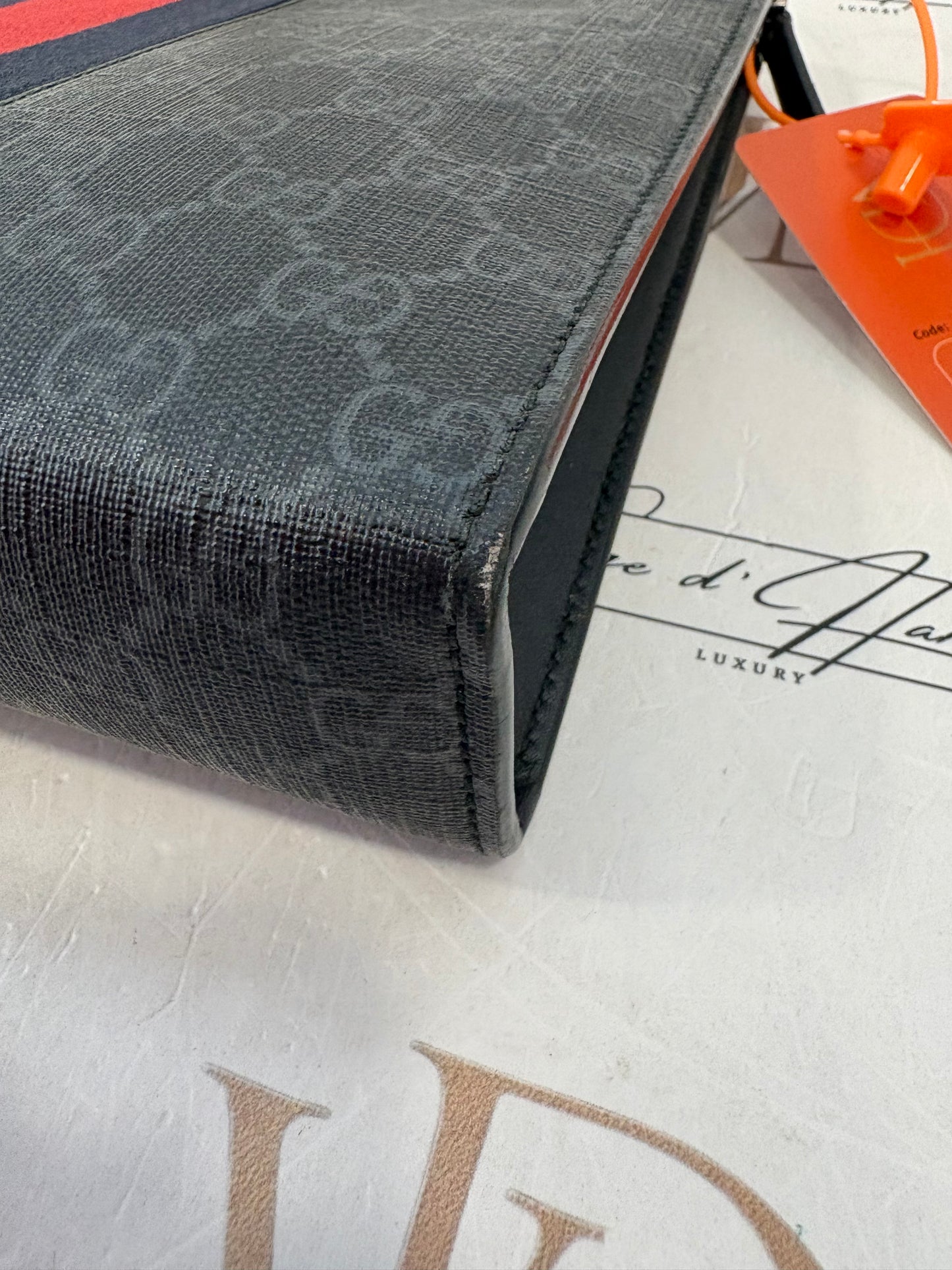 383180 - Gucci Supreme