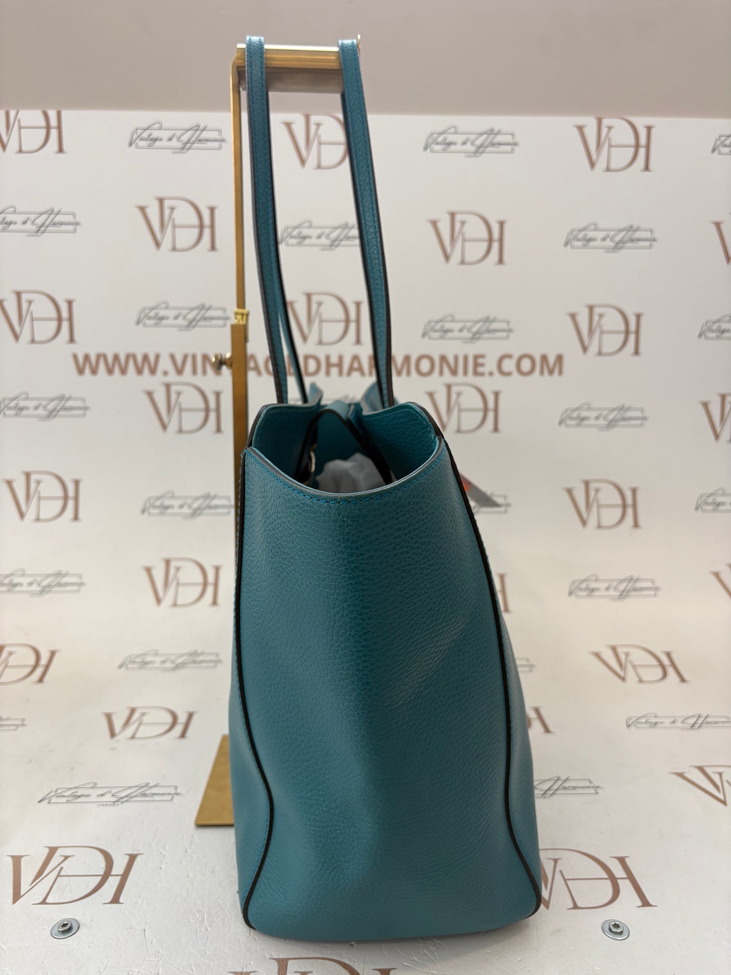 383913 - Gucci Swing