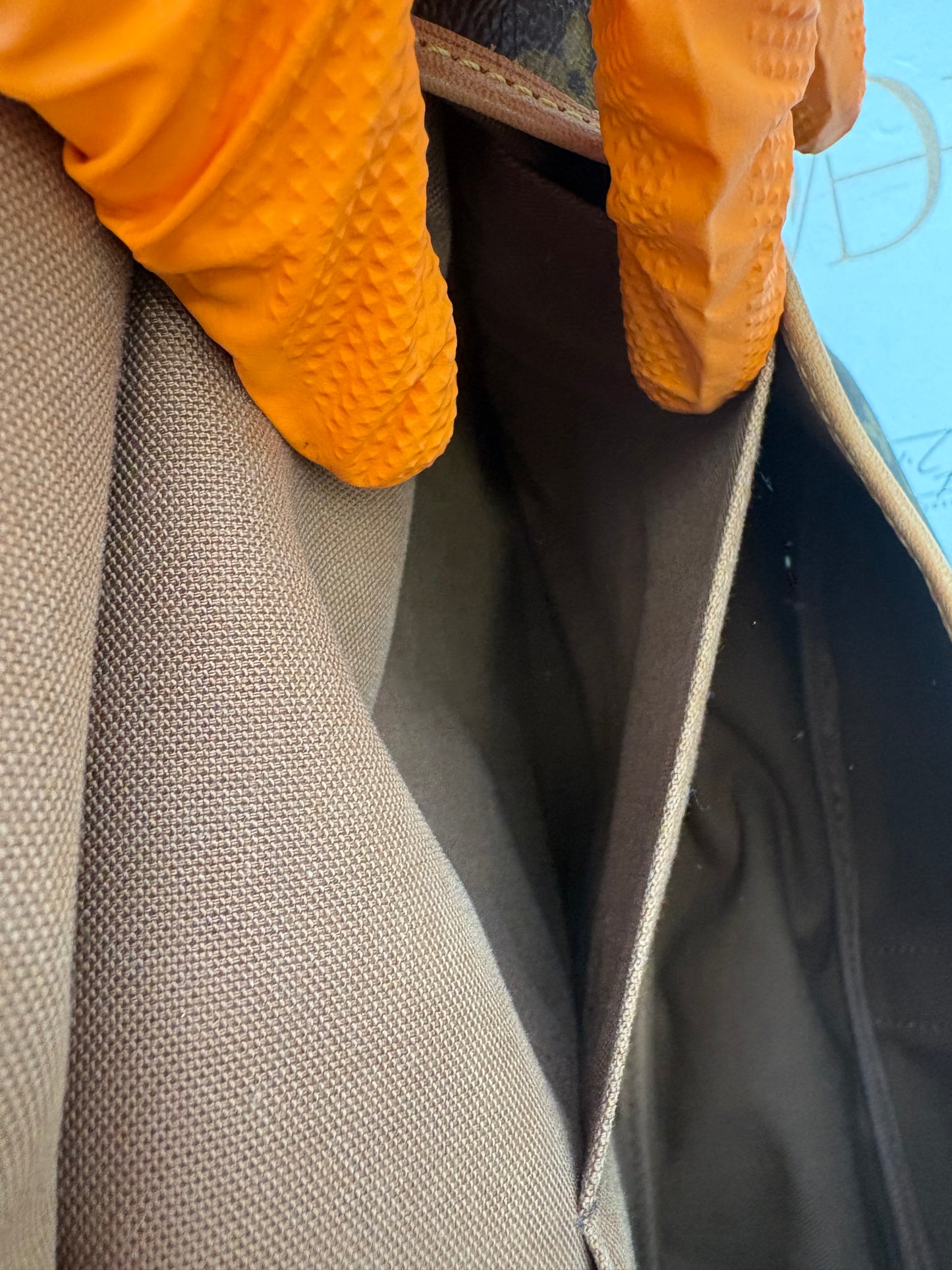 018765 - Louis Vuitton Saumur