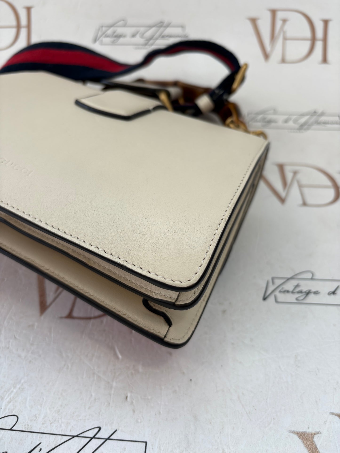 201665 - Gucci Dionysus
