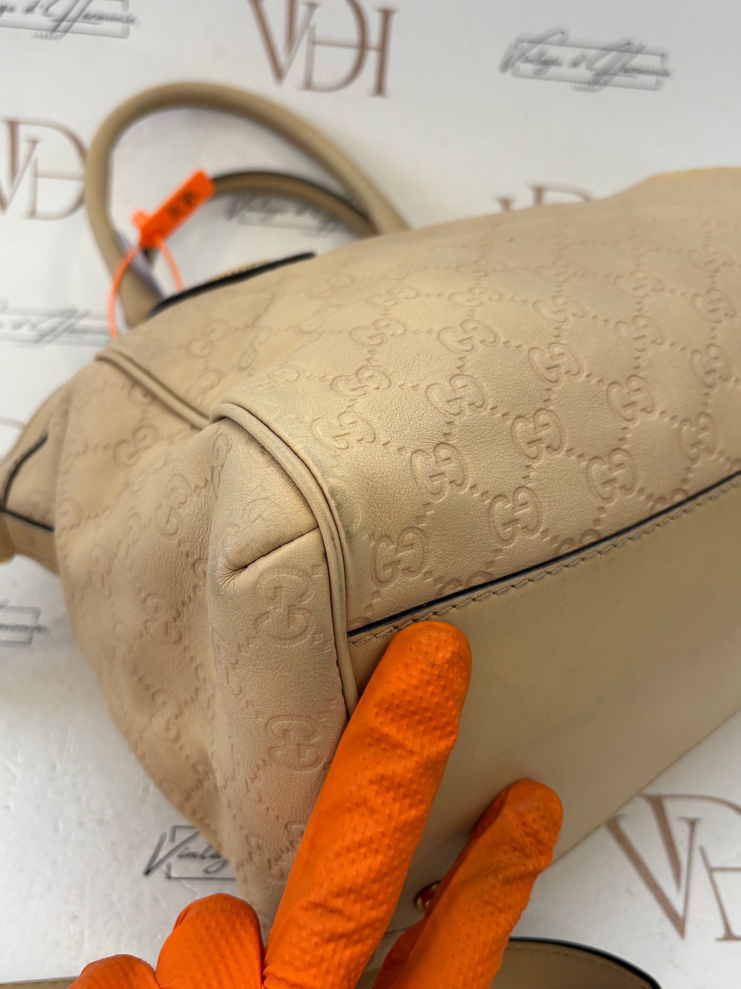 201441 - Gucci Beige
