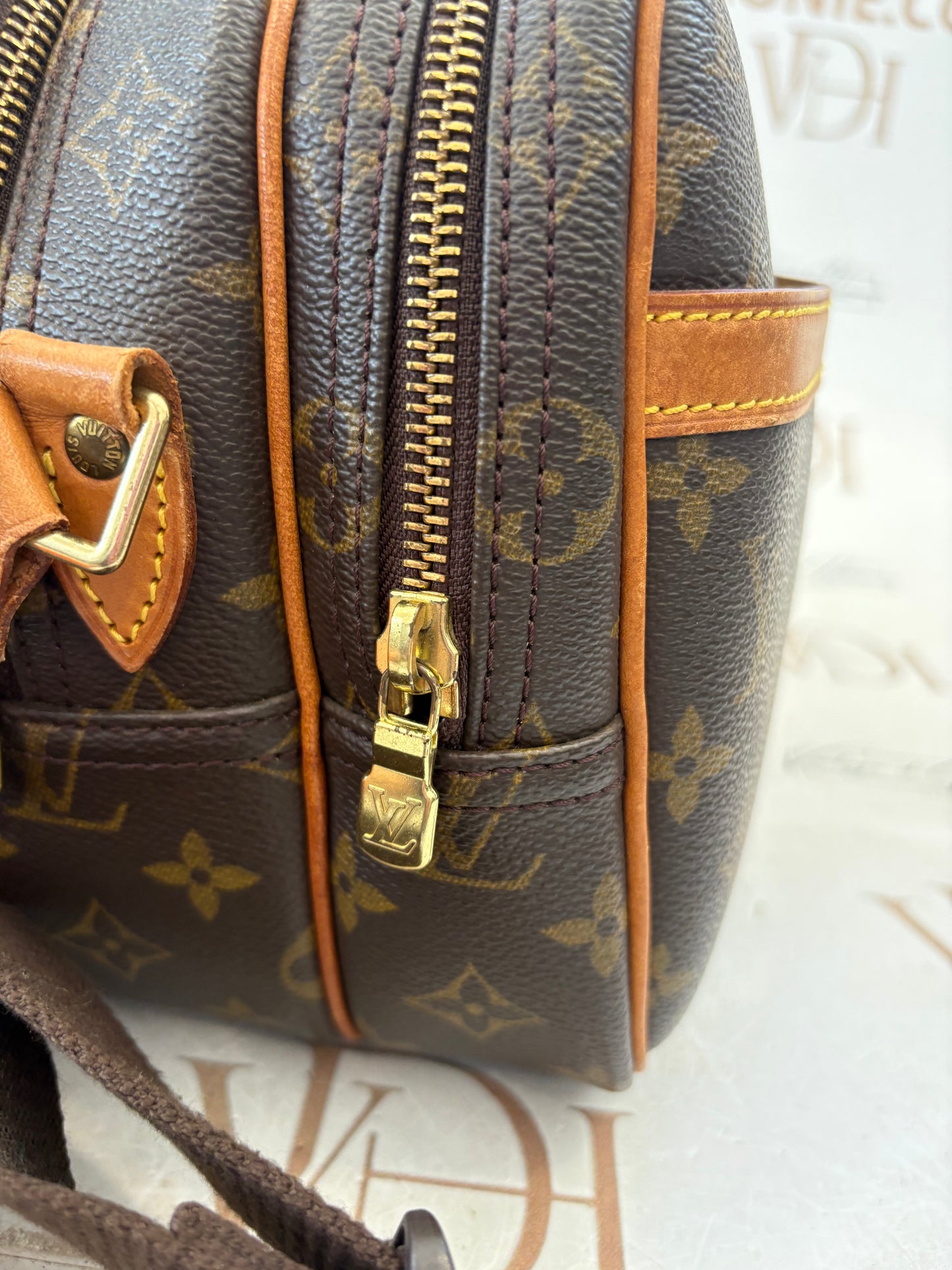 017200 - Louis Vuitton Reporter PM