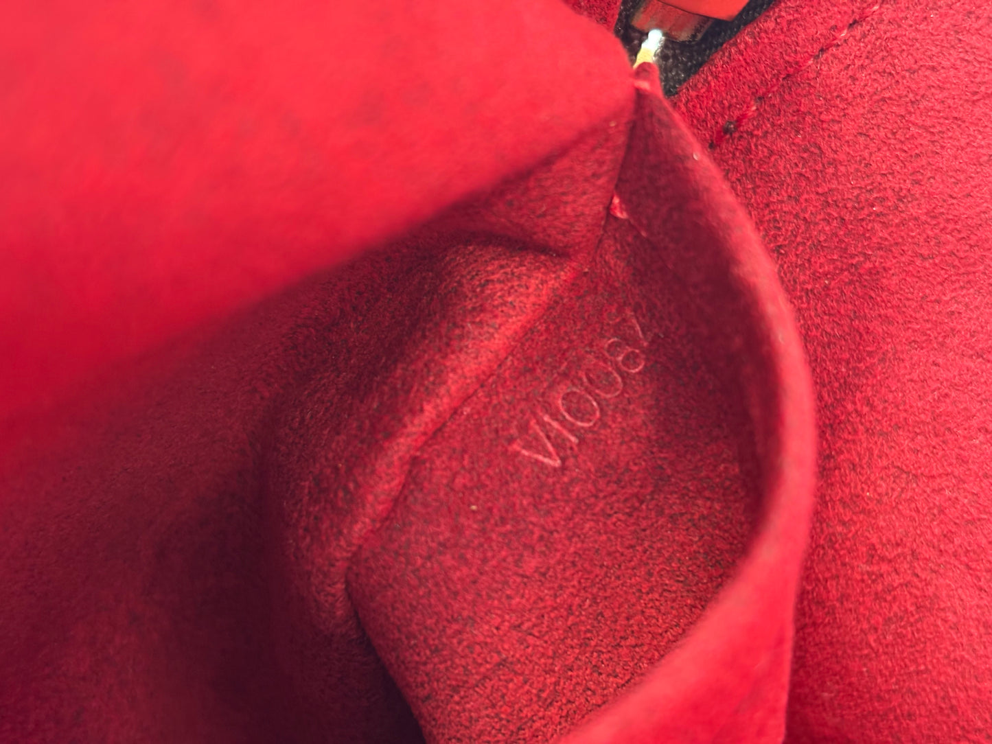 017122 - Louis Vuitton Coussin GM