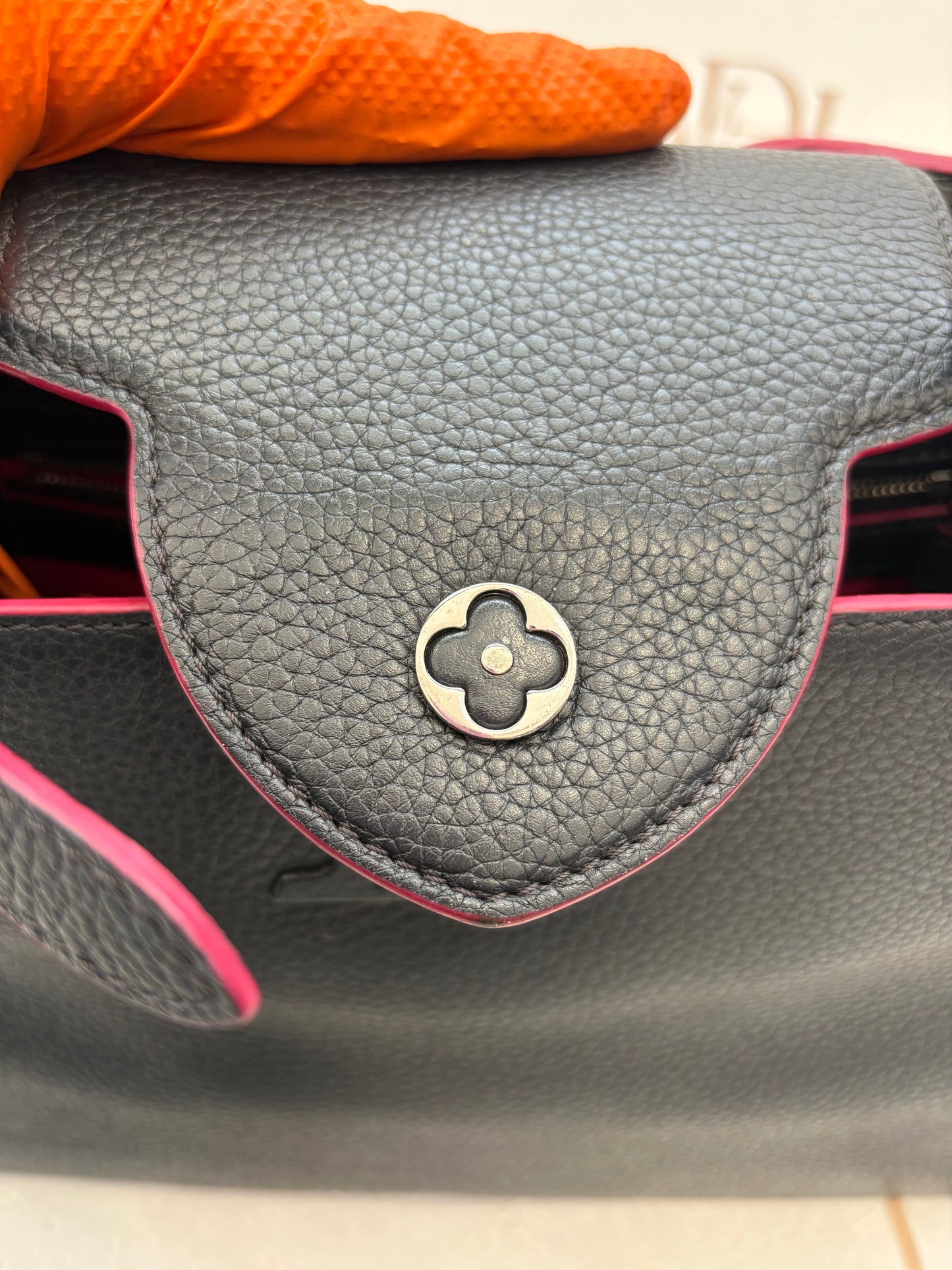 383111 - Louis Vuitton Capucines