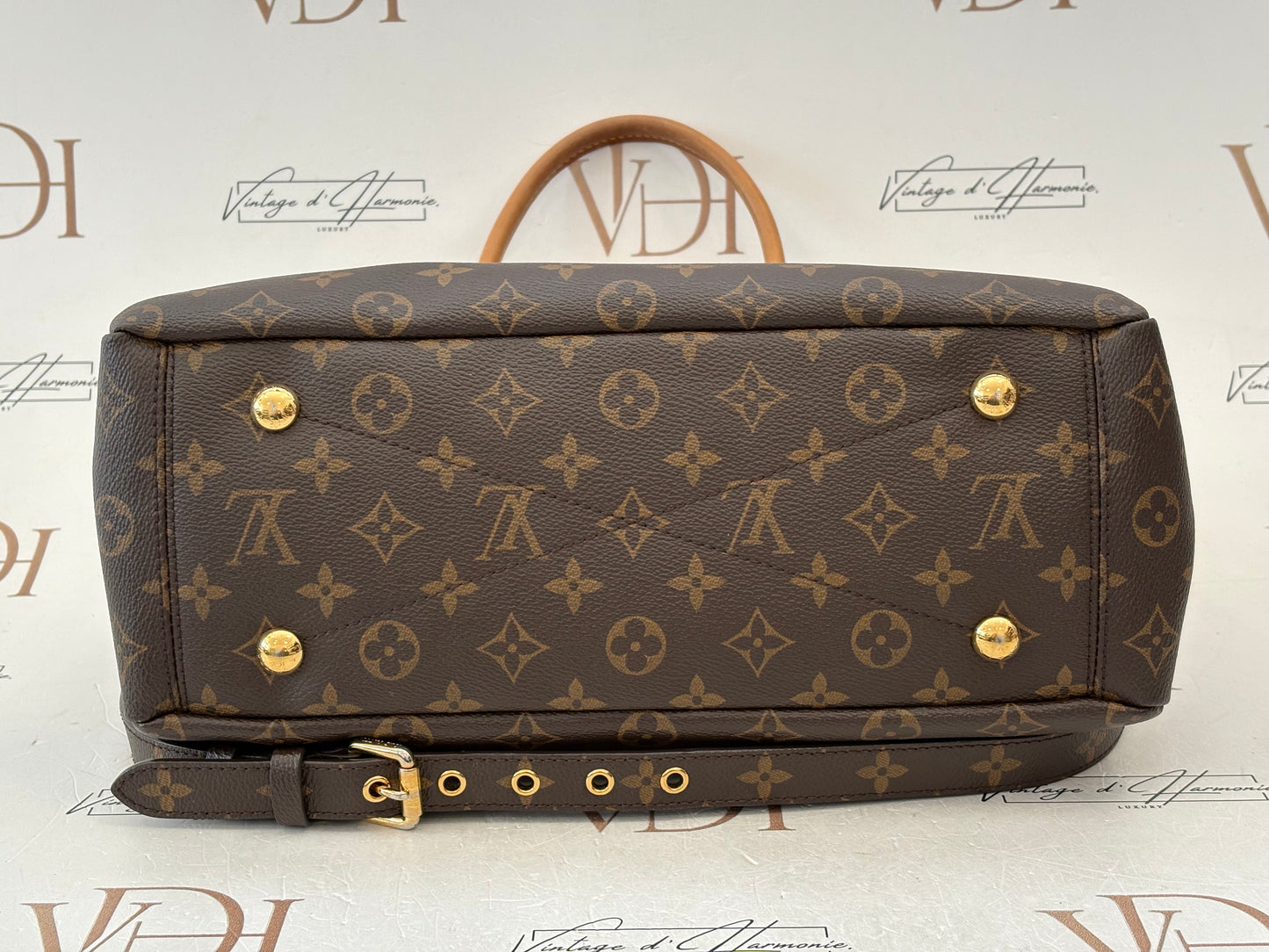 016937 - Louis Vuitton Pallas