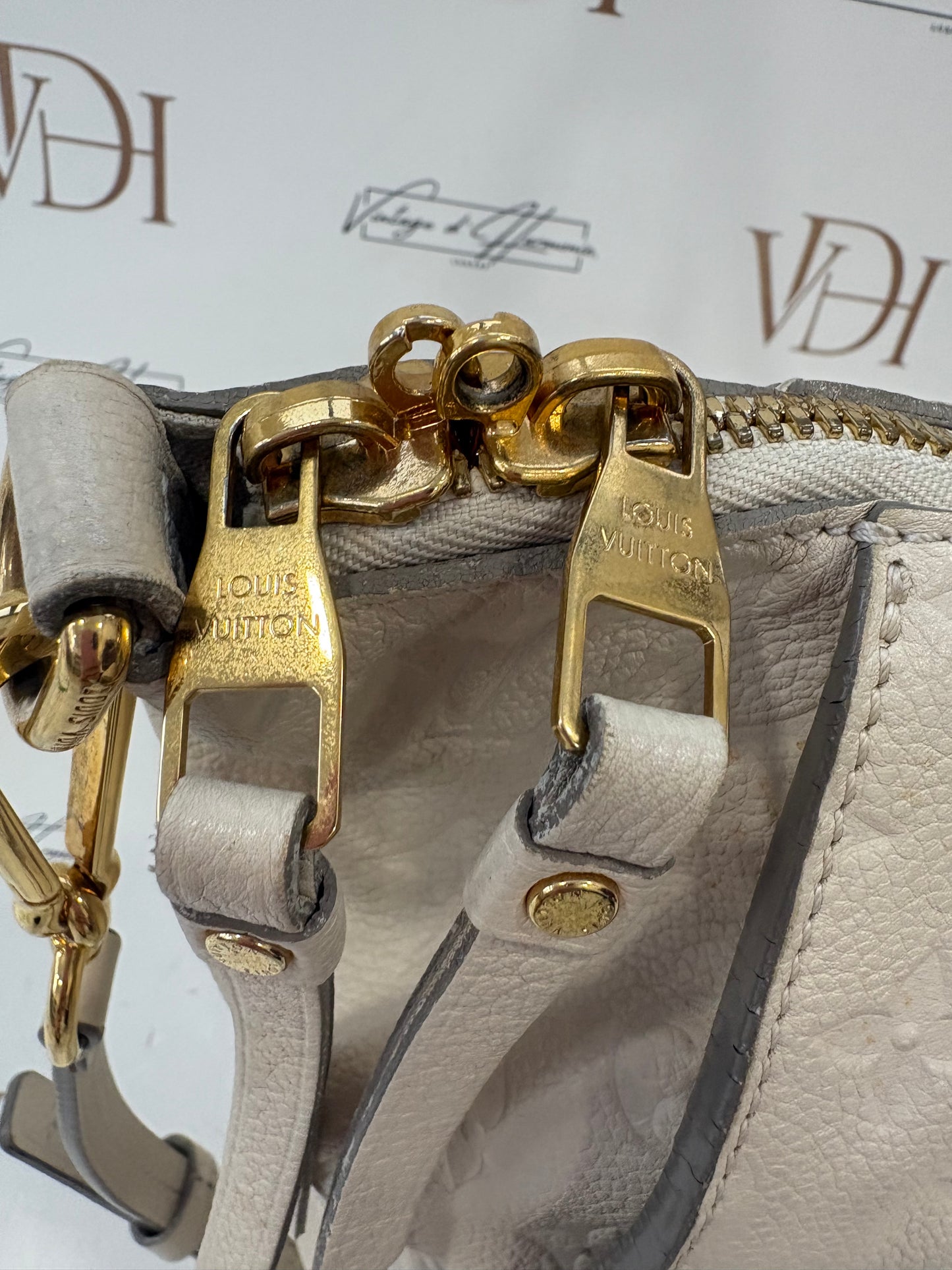 382958 - Louis Vuitton Lumineuse White