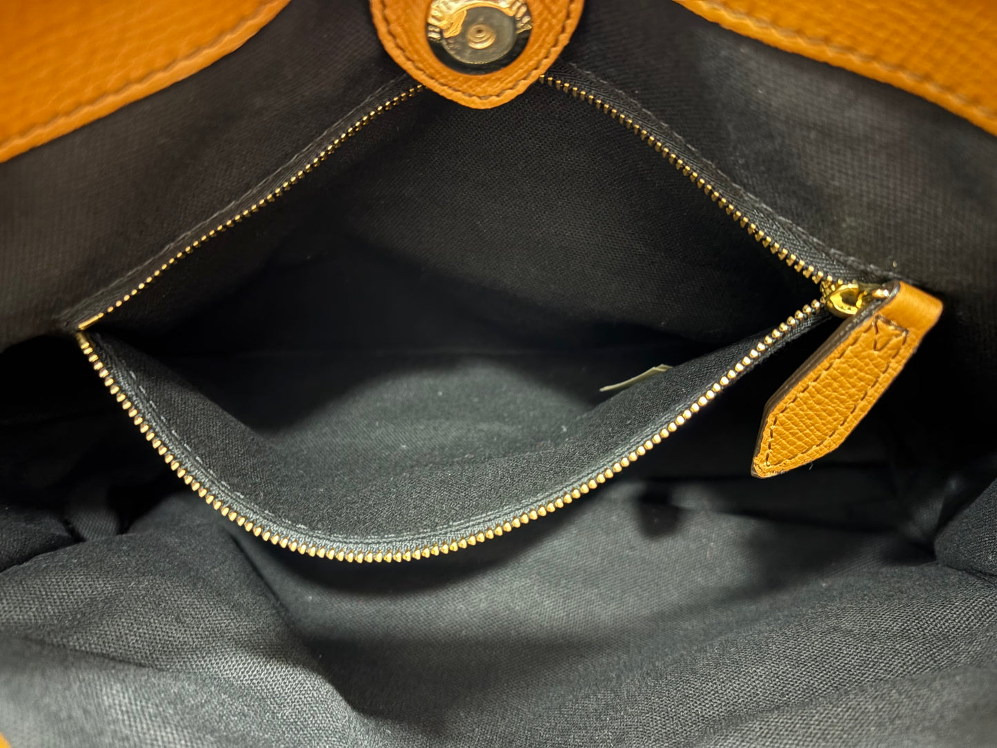 383363 - Burberry The Banner
