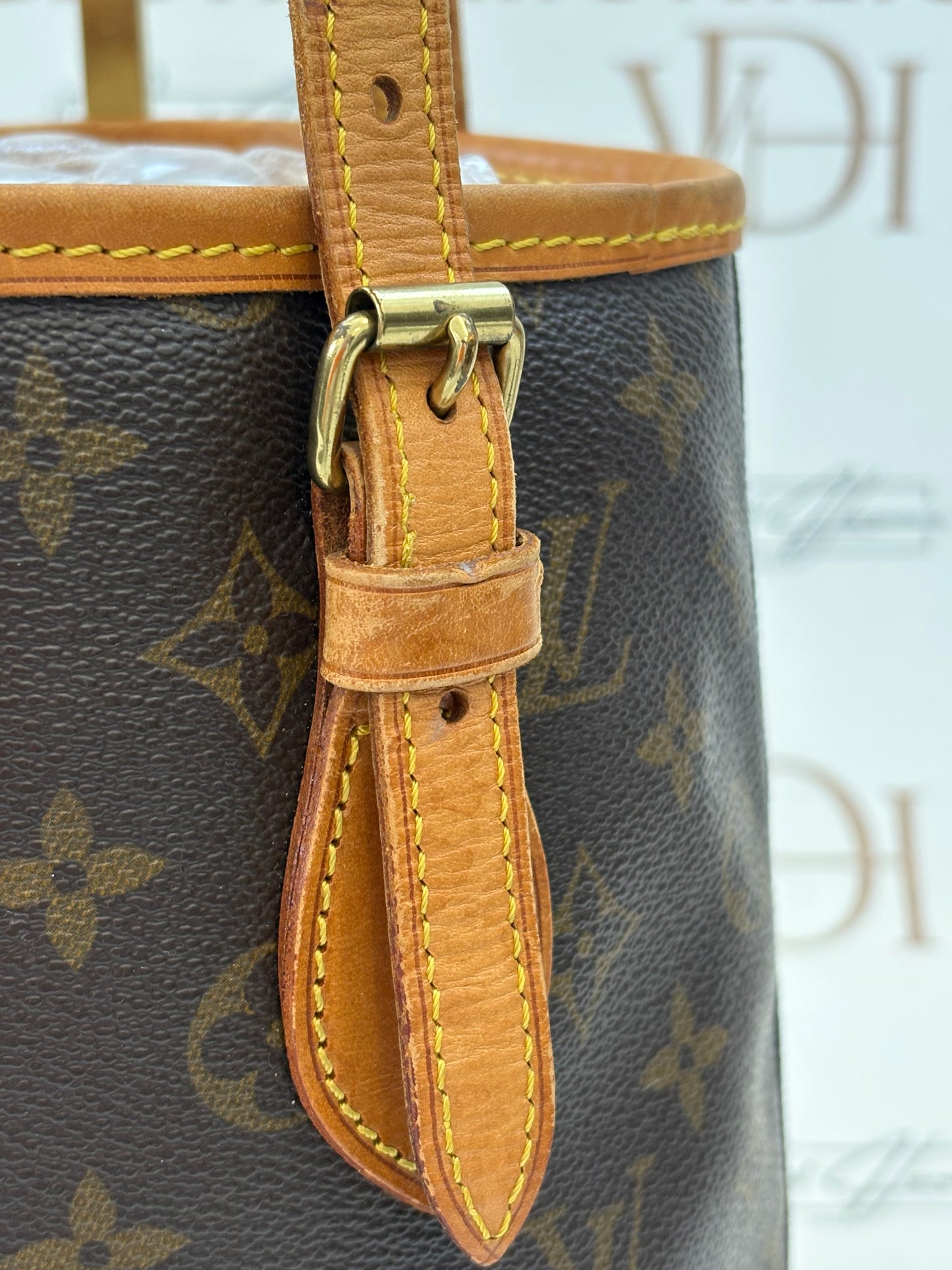 018189 - Louis Vuitton Bucket PM