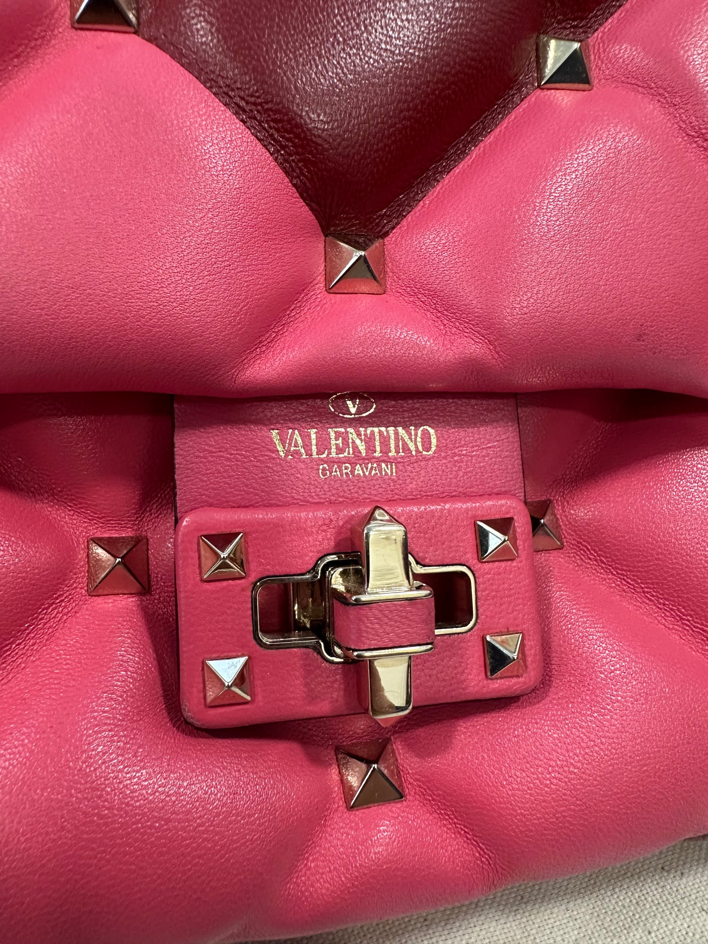 382940 - Valentino Candystud