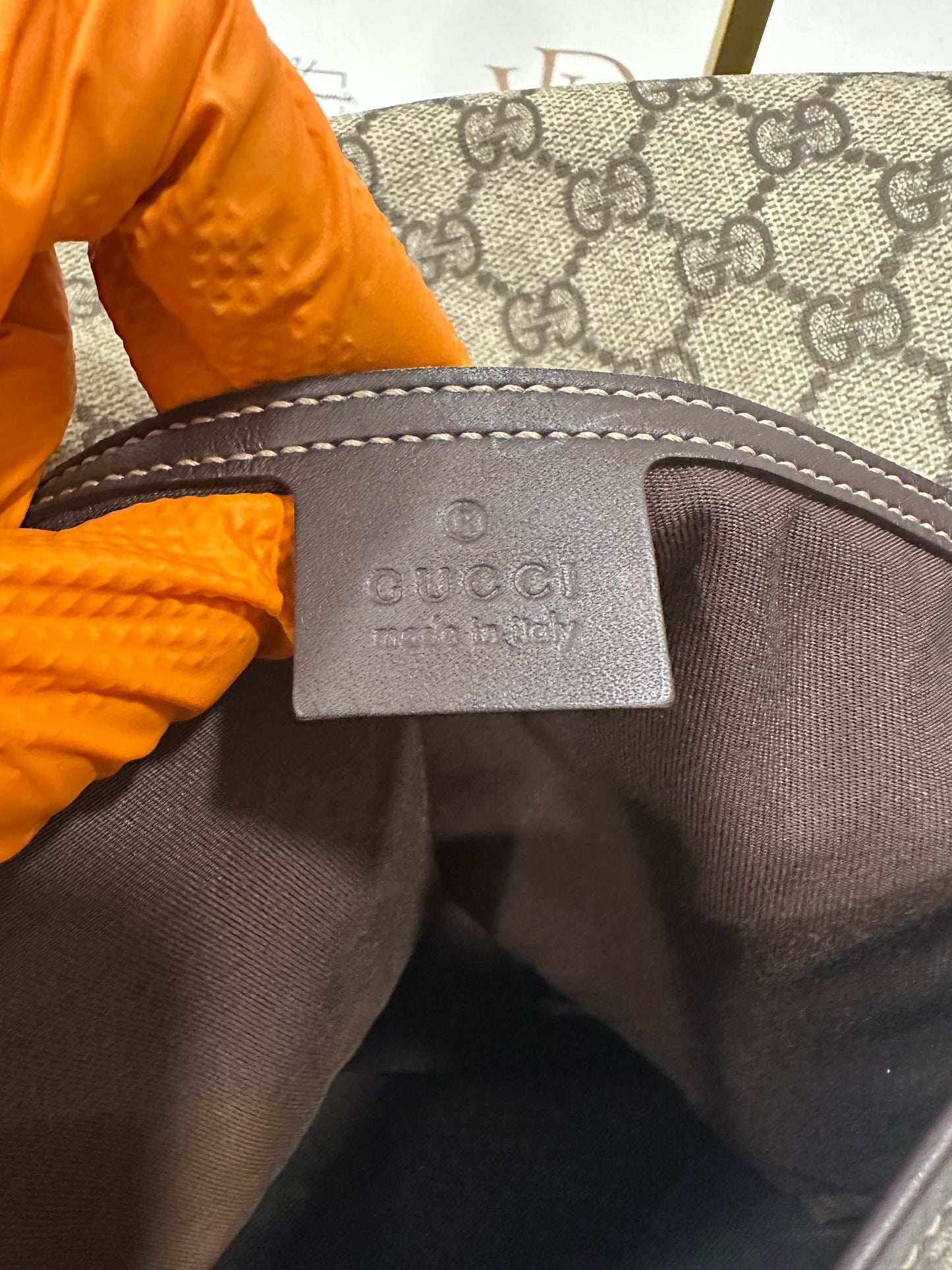 382550 - Gucci Messenger