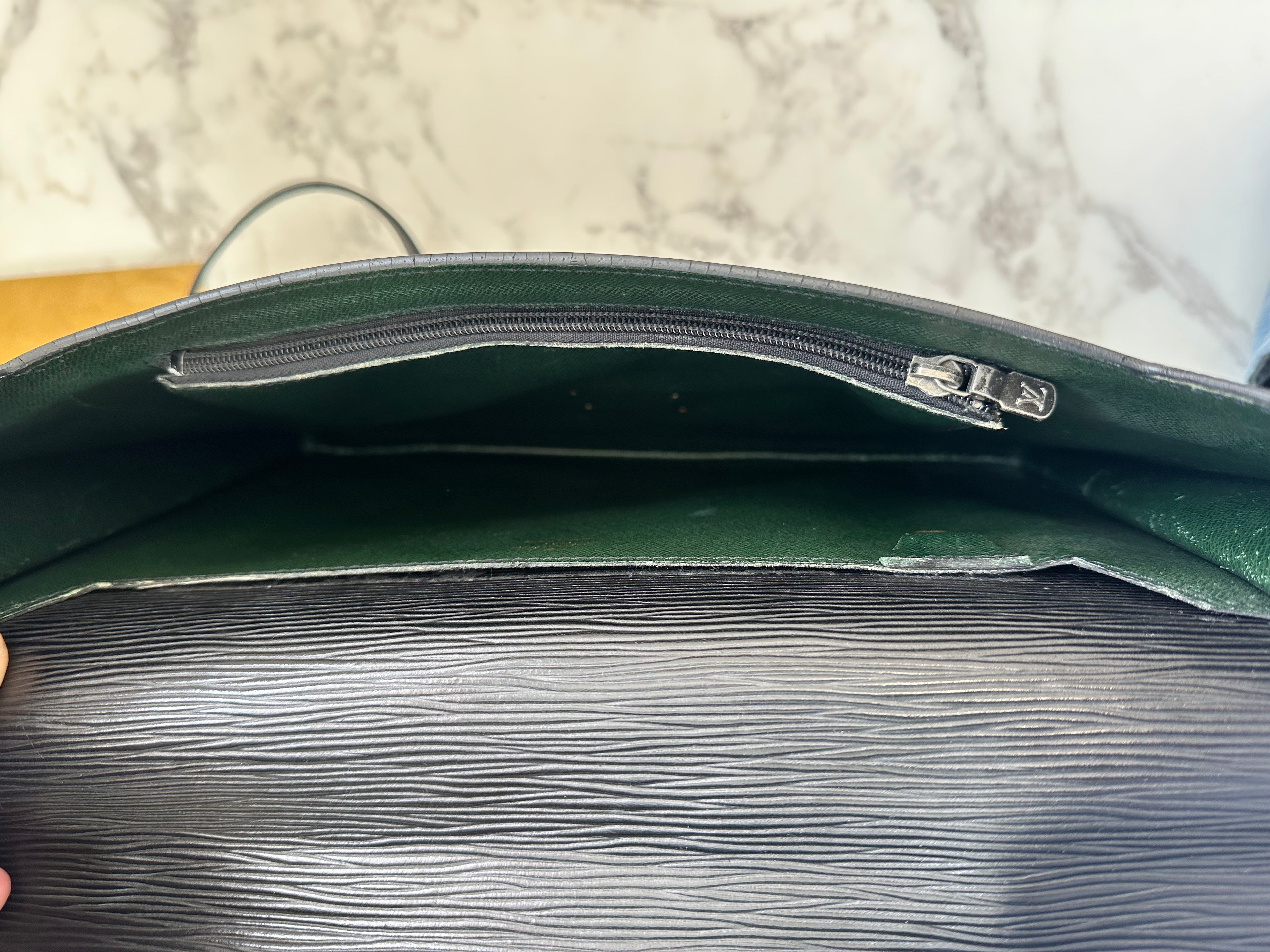 Louis Vuitton Epi Porte Documents Bandouliere