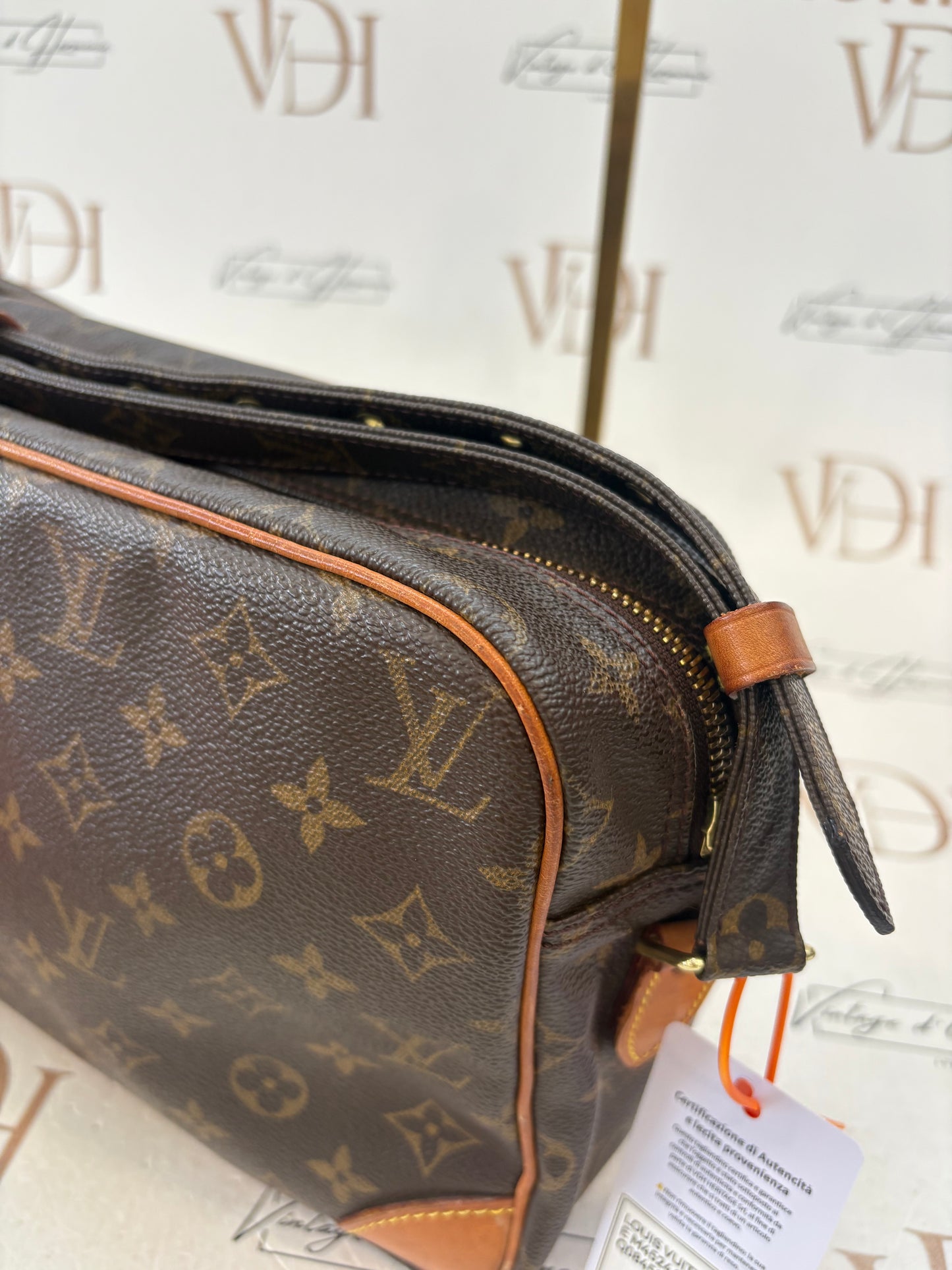 018525 - Louis Vuitton Nile