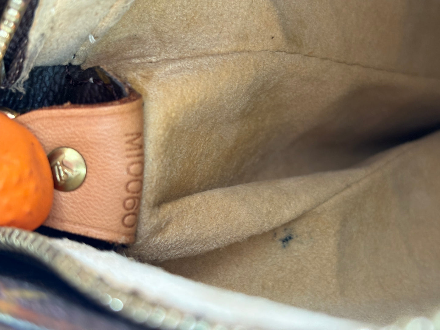 018100 - Louis Vuitton Looping GM