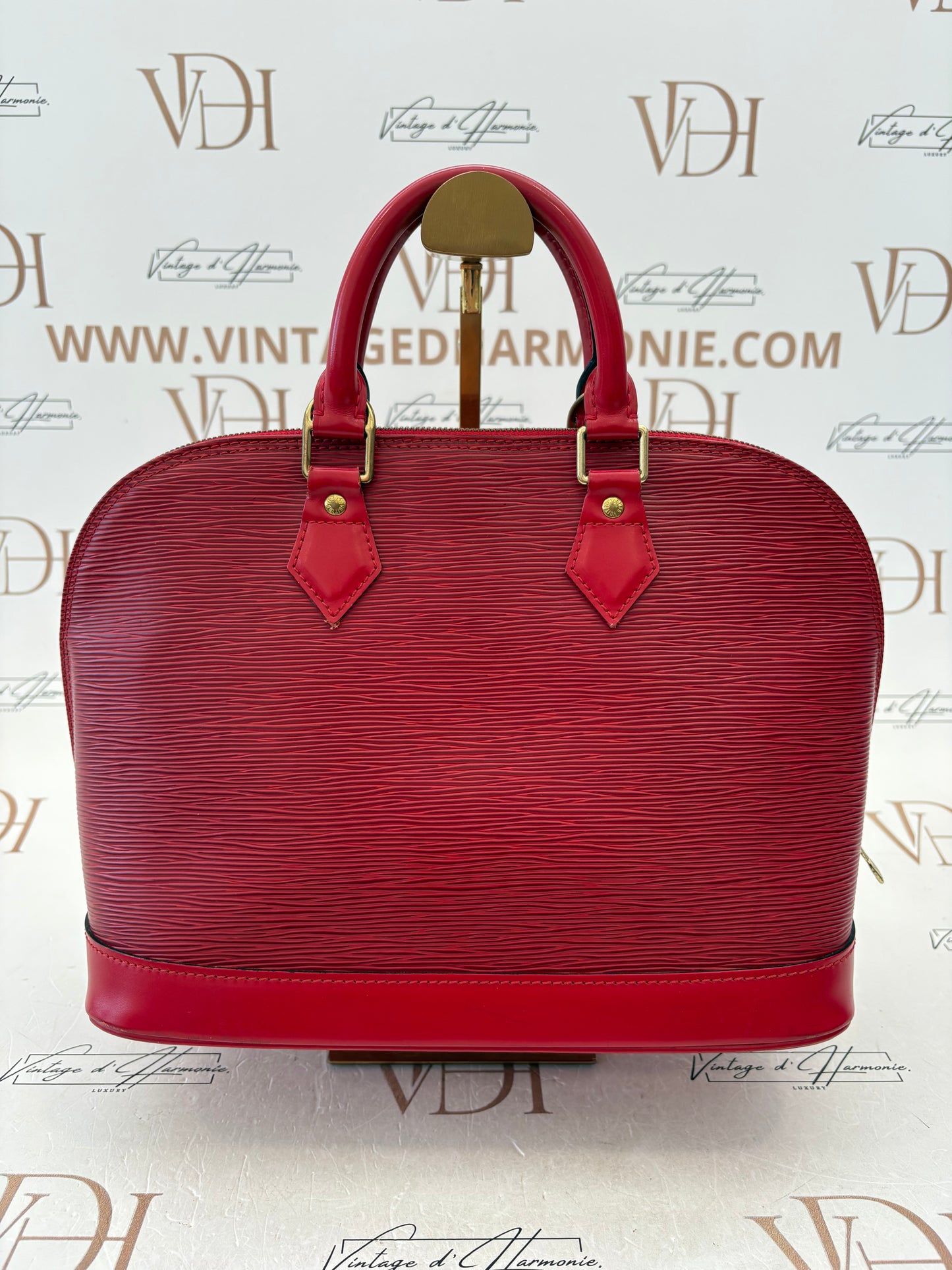 018899 - Louis Vuitton Alma Red Epi