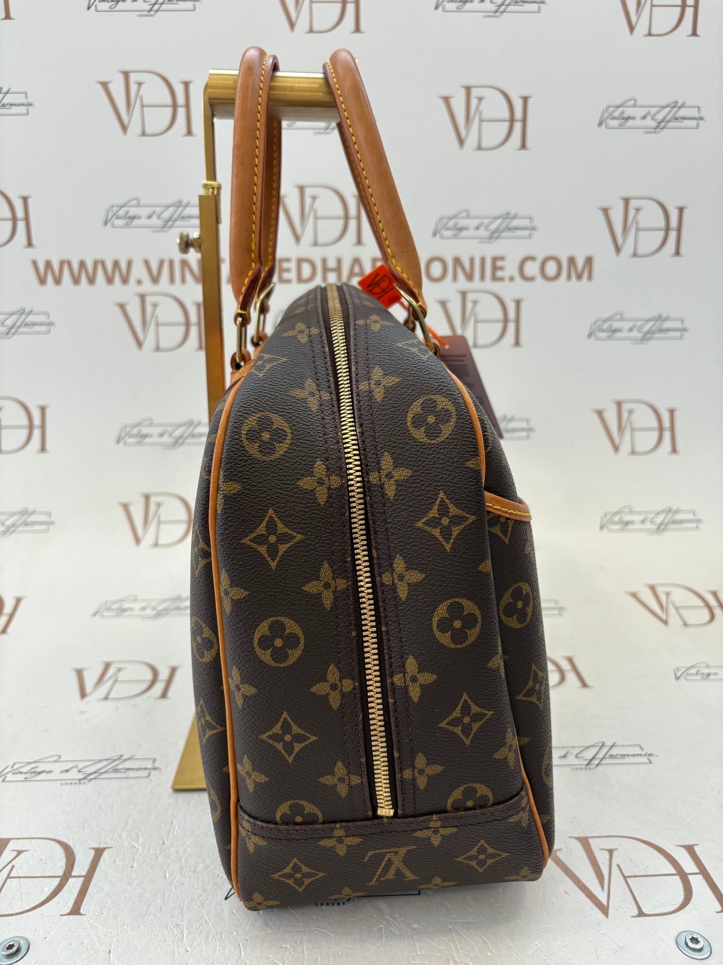 018379 - Louis Vuitton Deauville