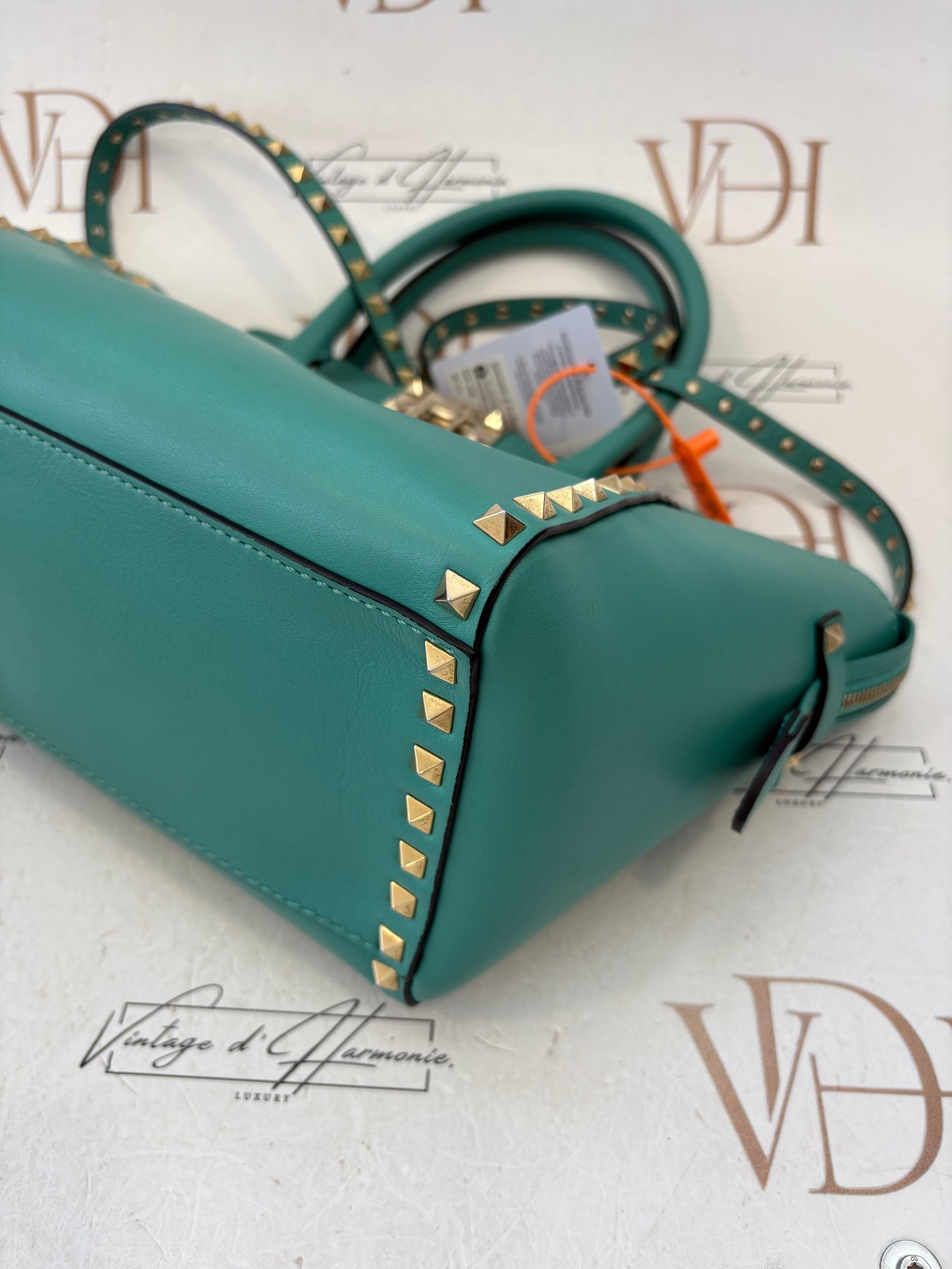 201117 - Valentino Rockstud