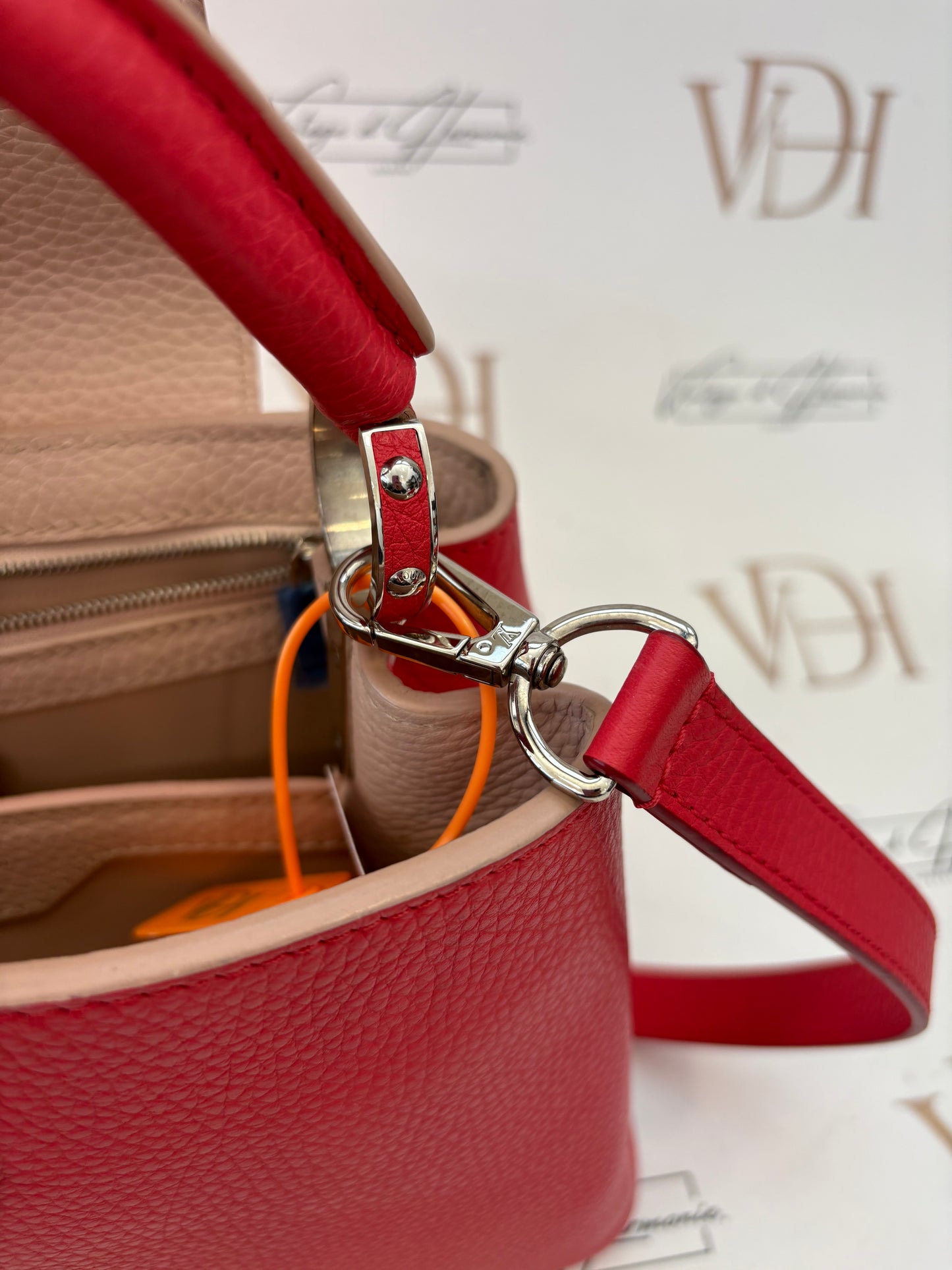 382813 - Louis Vuitton Capucines