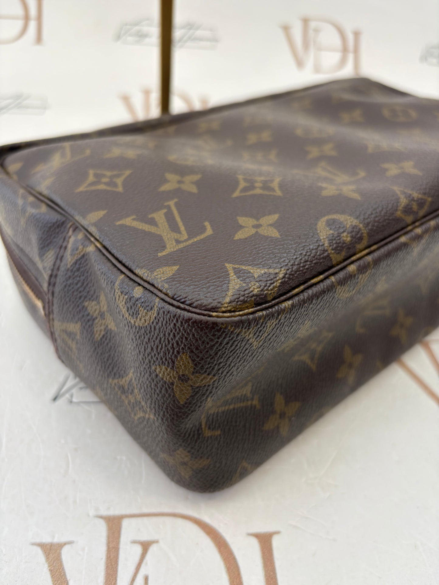 017645 - Louis Vuitton Trousse Toilette 28