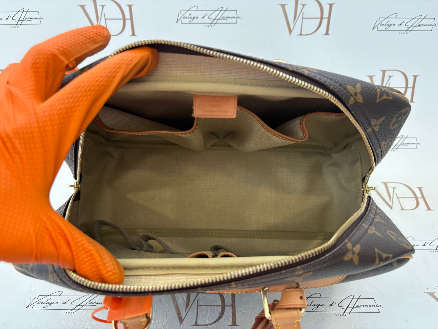 018318 - Louis Vuitton Deauville