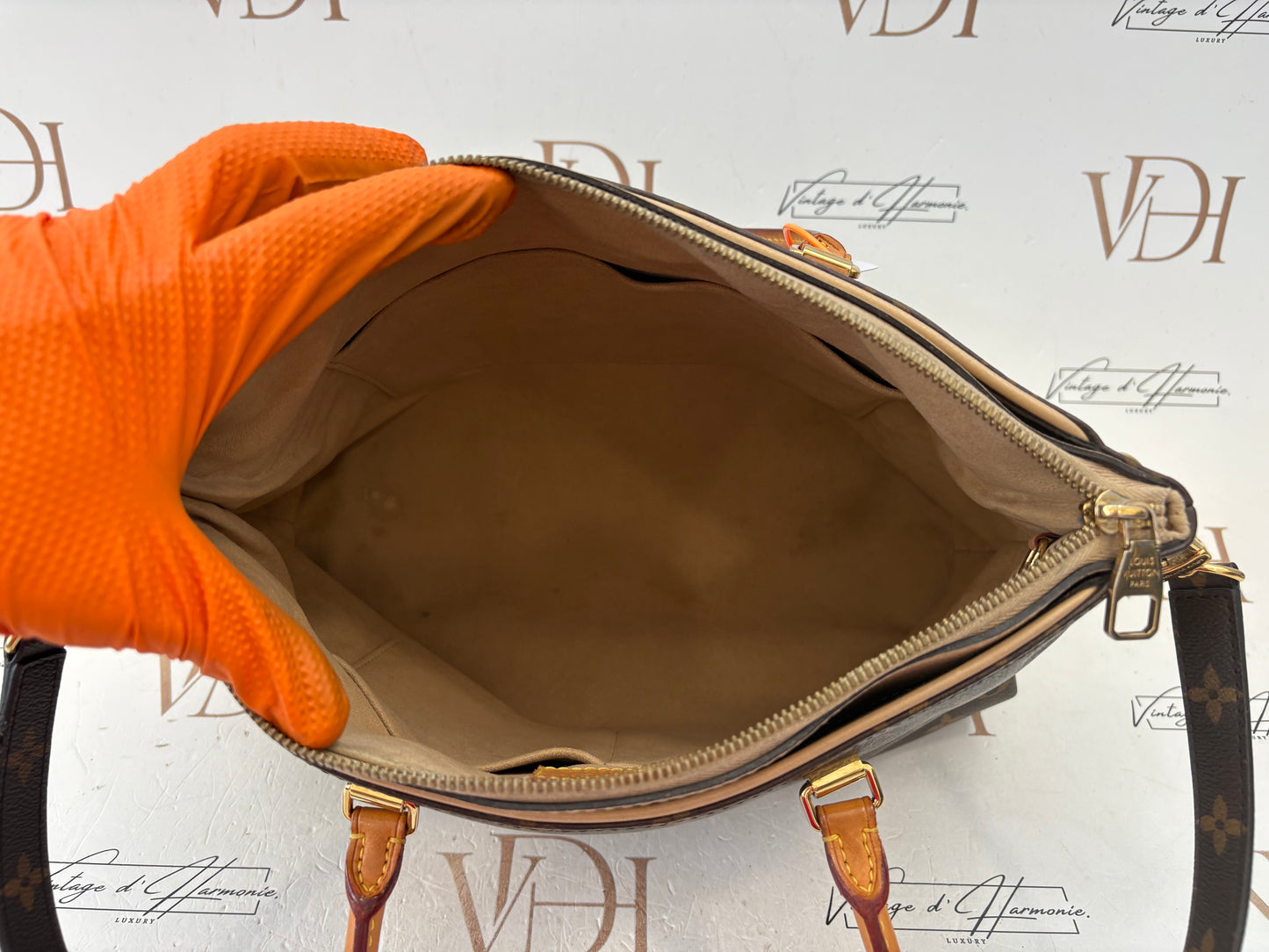201587 - Louis Vuitton Pallas