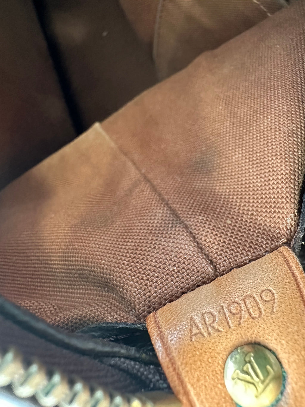 Louis Vuitton Cabas mezzo