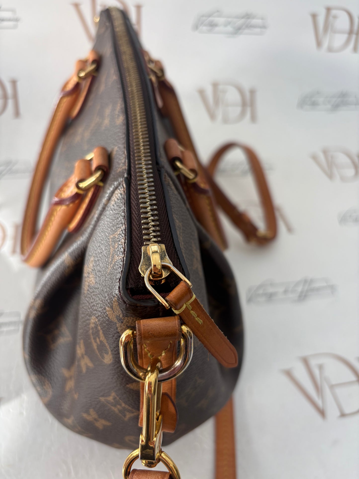 383821 - Louis Vuitton Turenne