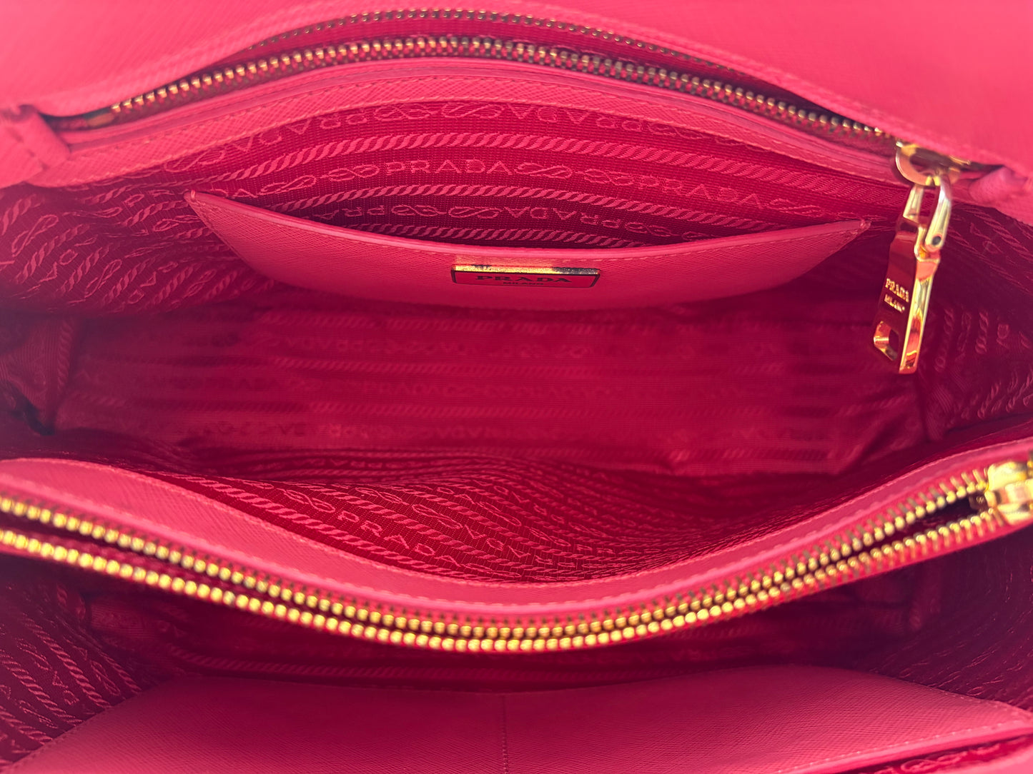 383681 - Prada Promenade