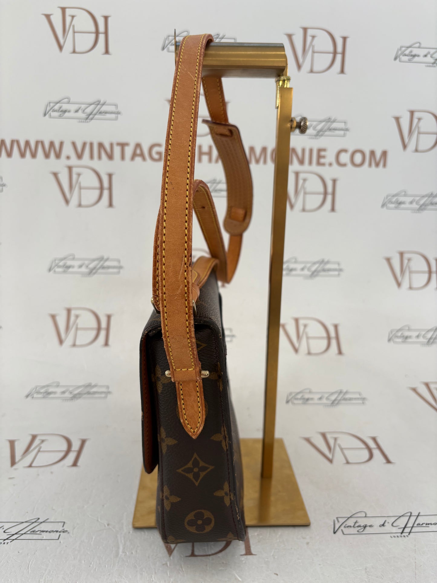 018181 - Louis Vuitton Saint Cloud MM