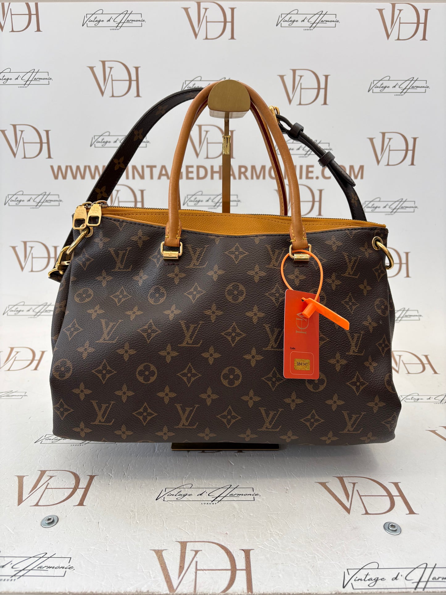384141 - Louis Vuitton Pallas