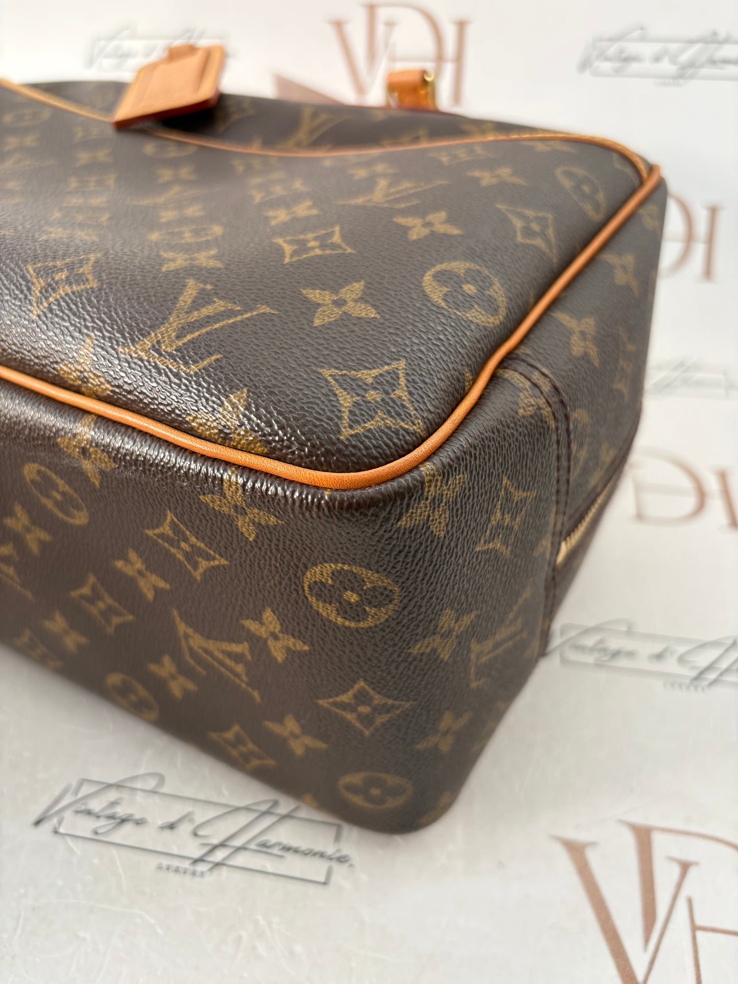 018884 - Louis Vuitton Deauville