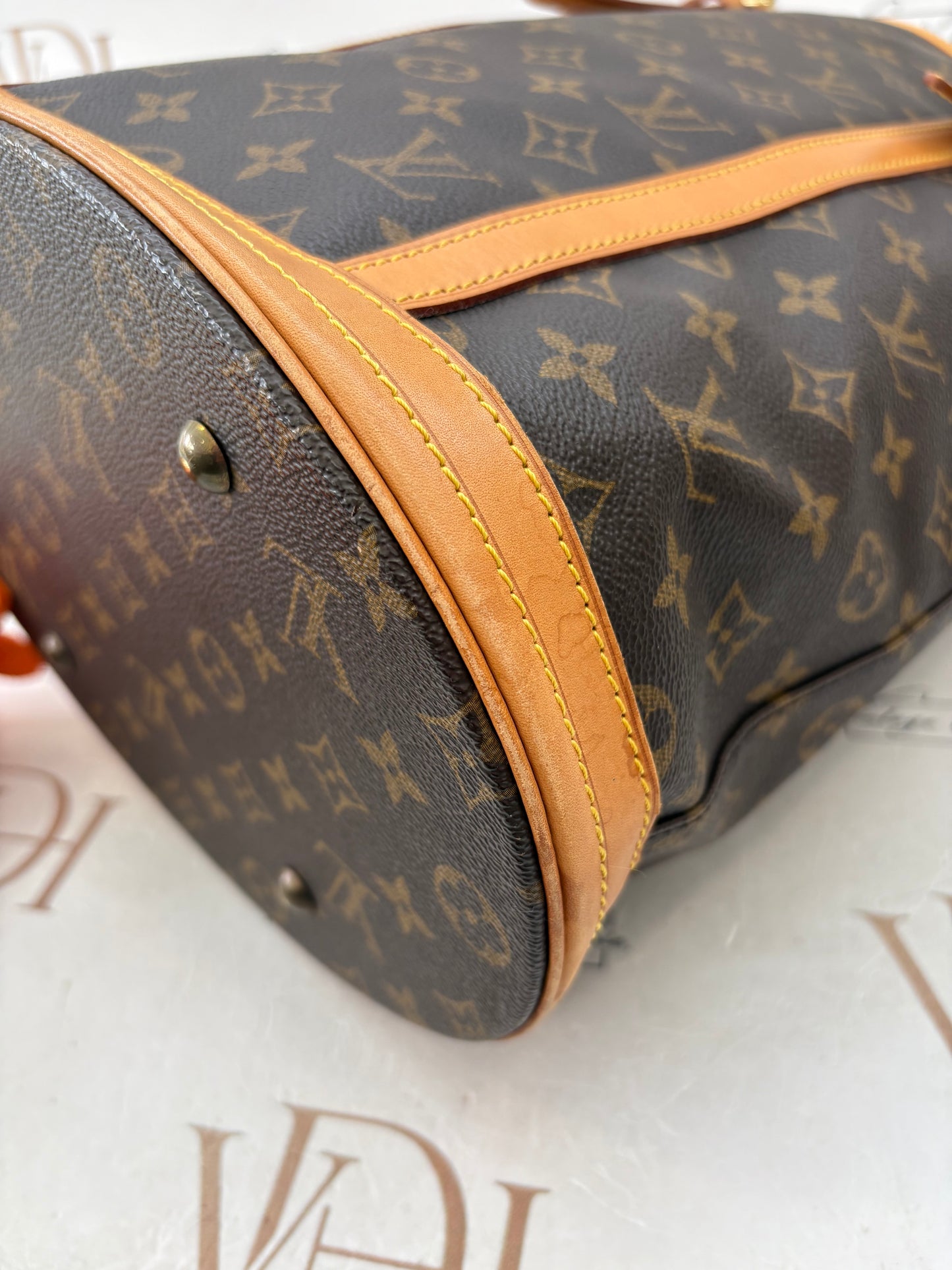 018906 - Louis Vuitton Bucket GM