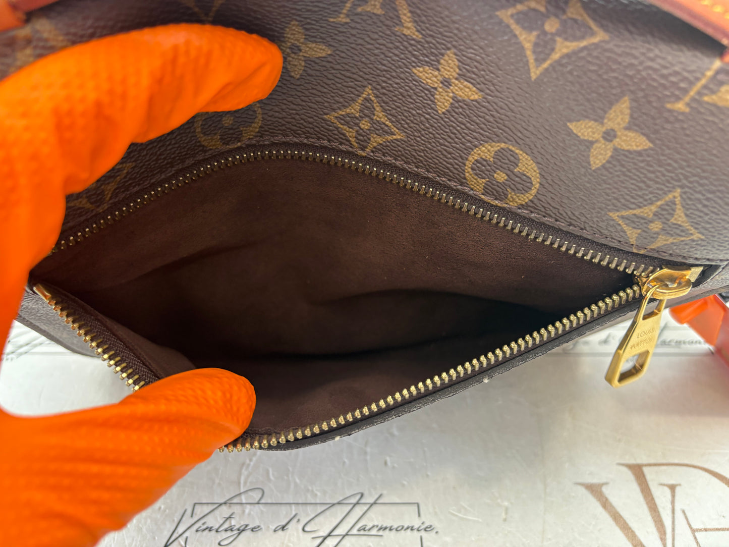 384110 - Louis Vuitton Metis