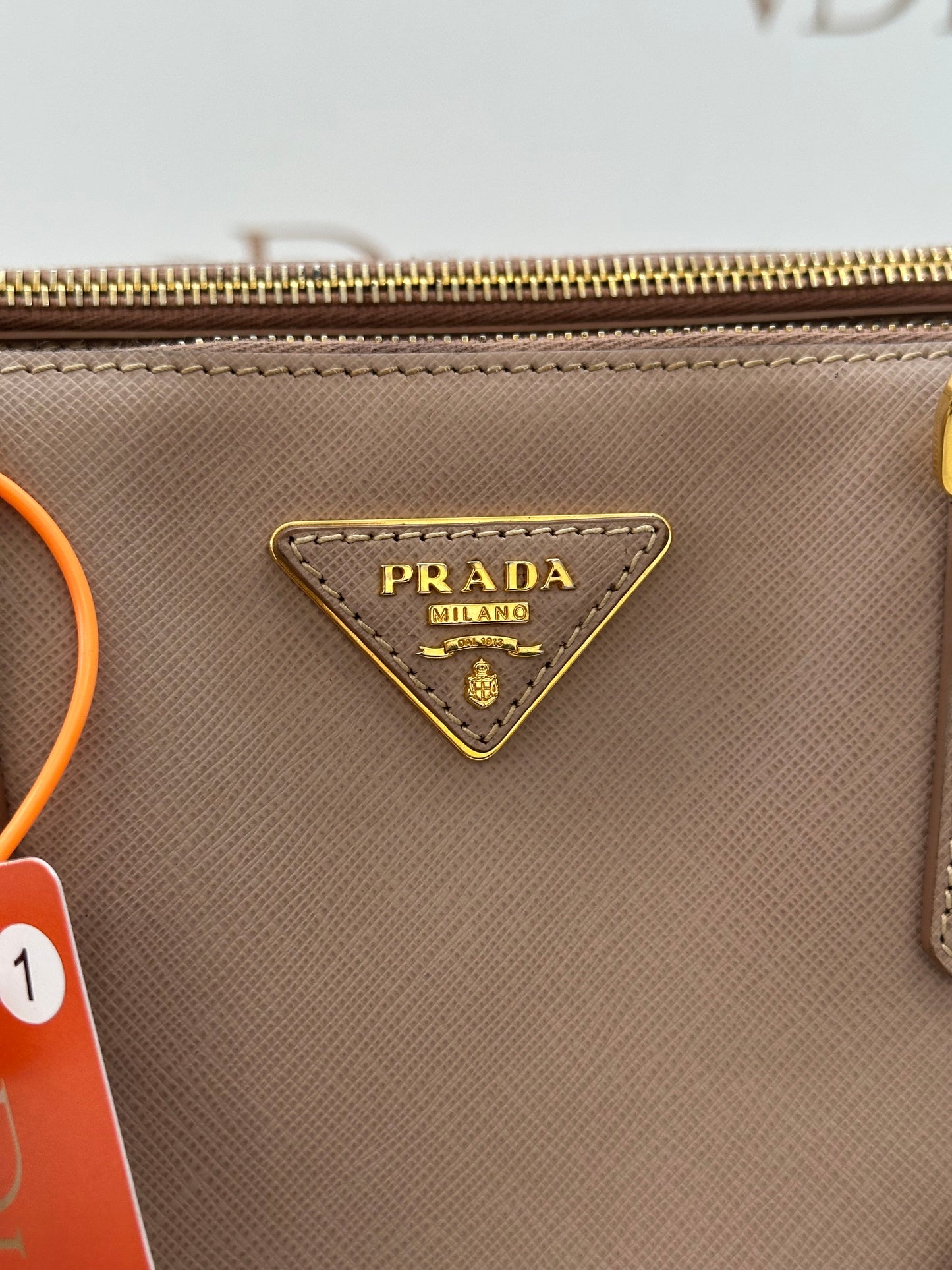 384301 - Prada Galleria