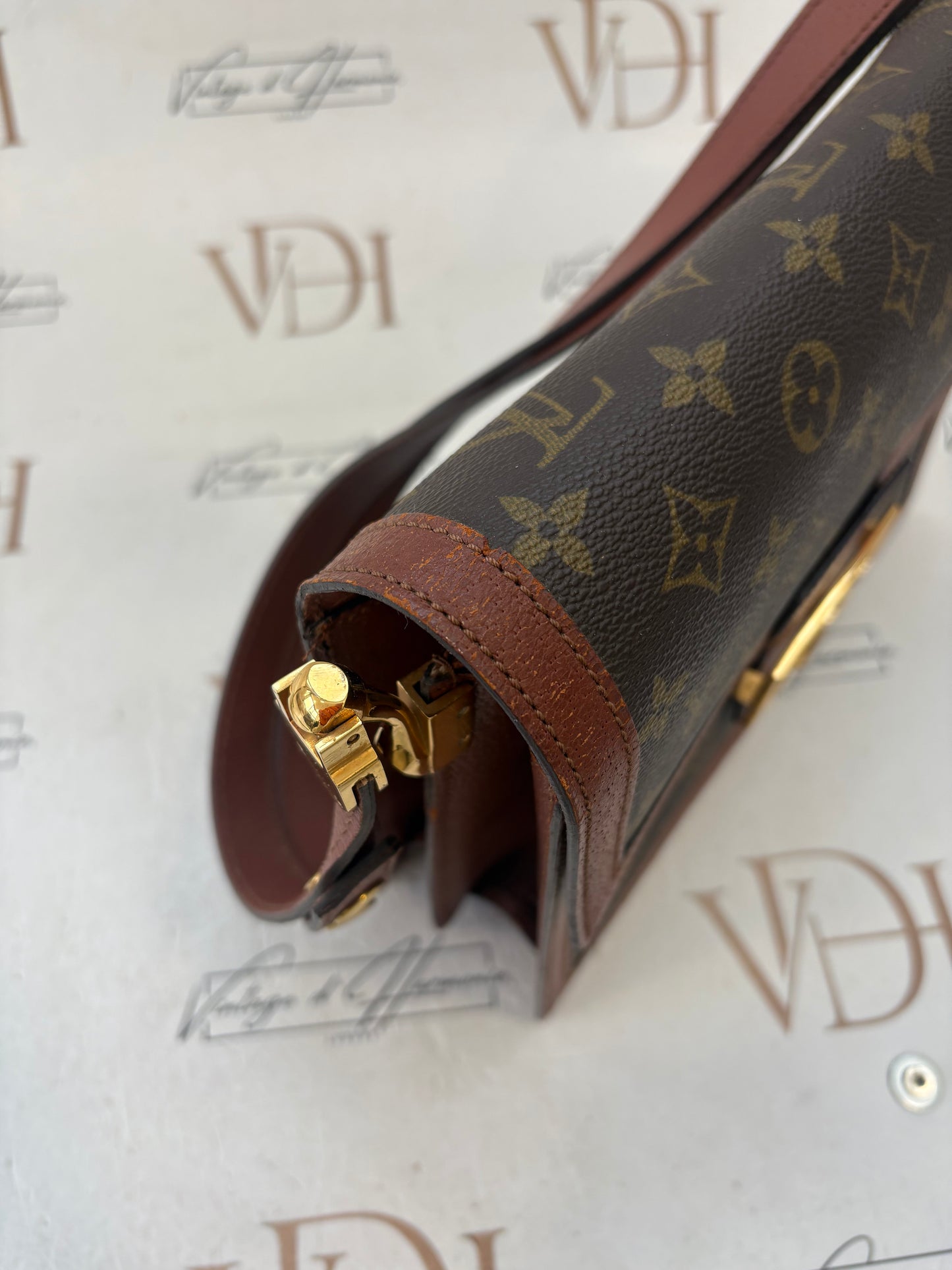 018845 - Louis Vuitton Sac Dauphine