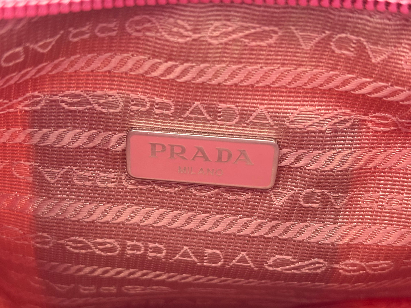 201160 - Prada Re-Edition 2000
