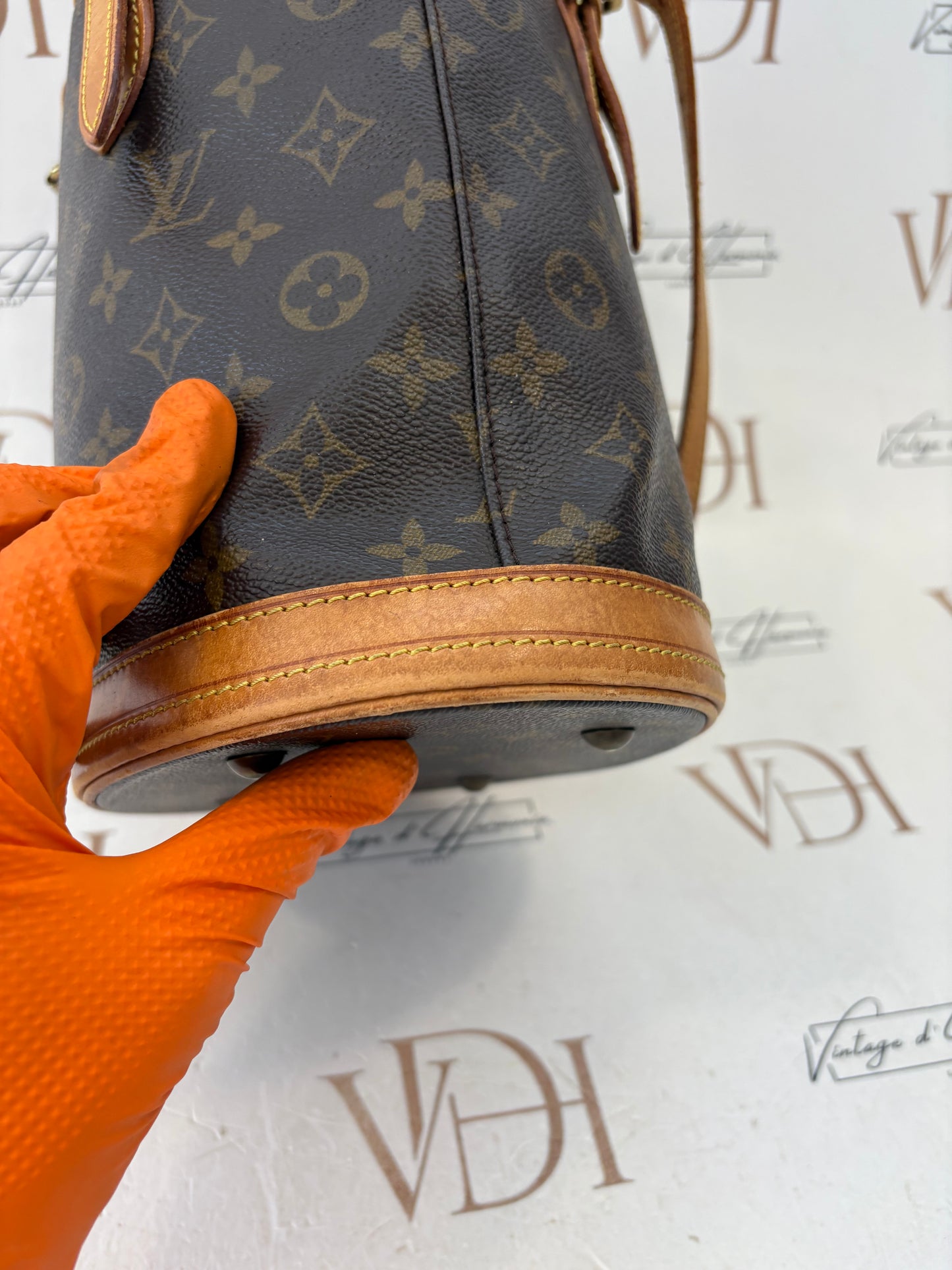 018189 - Louis Vuitton Bucket PM