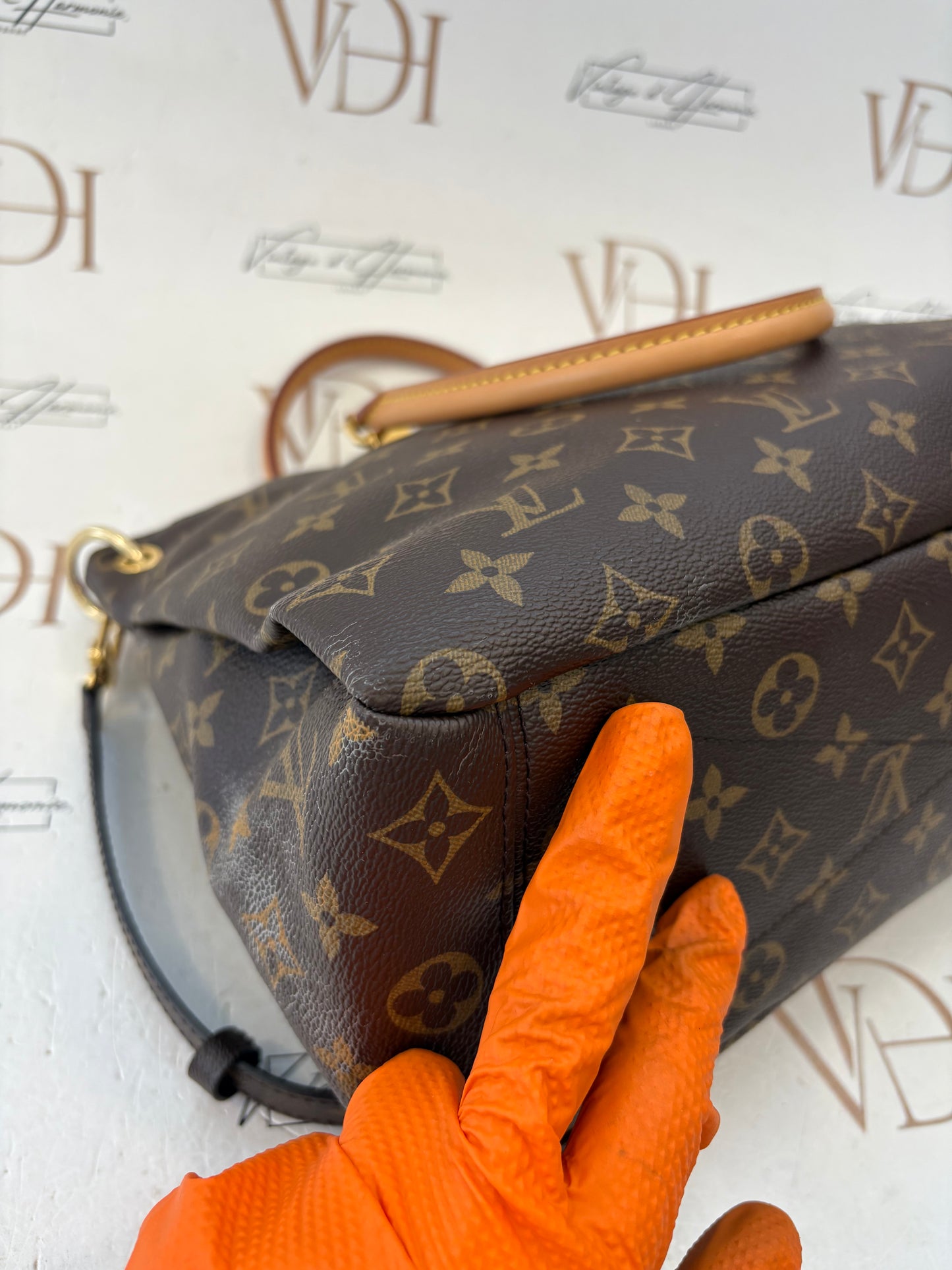 201112 - Louis Vuitton Pallas