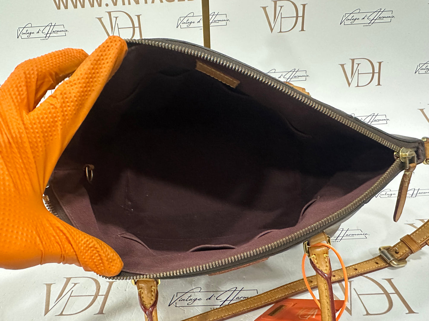 382974 - Louis Vuitton Turenne