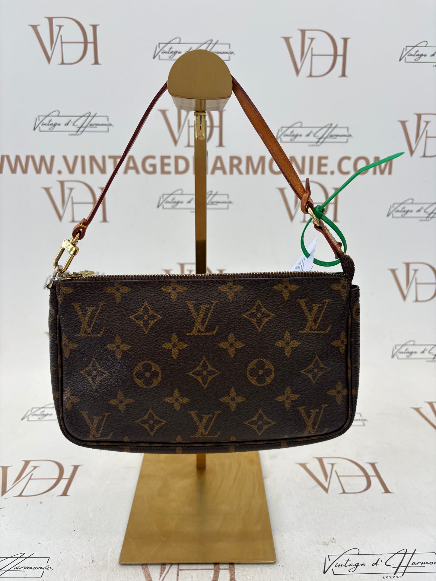 017194 - Louis Vuitton Pochette Accessoires