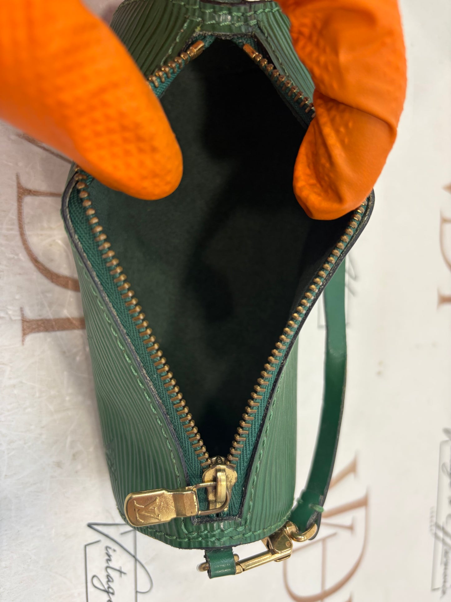 018206 - Louis Vuitton Green Epi