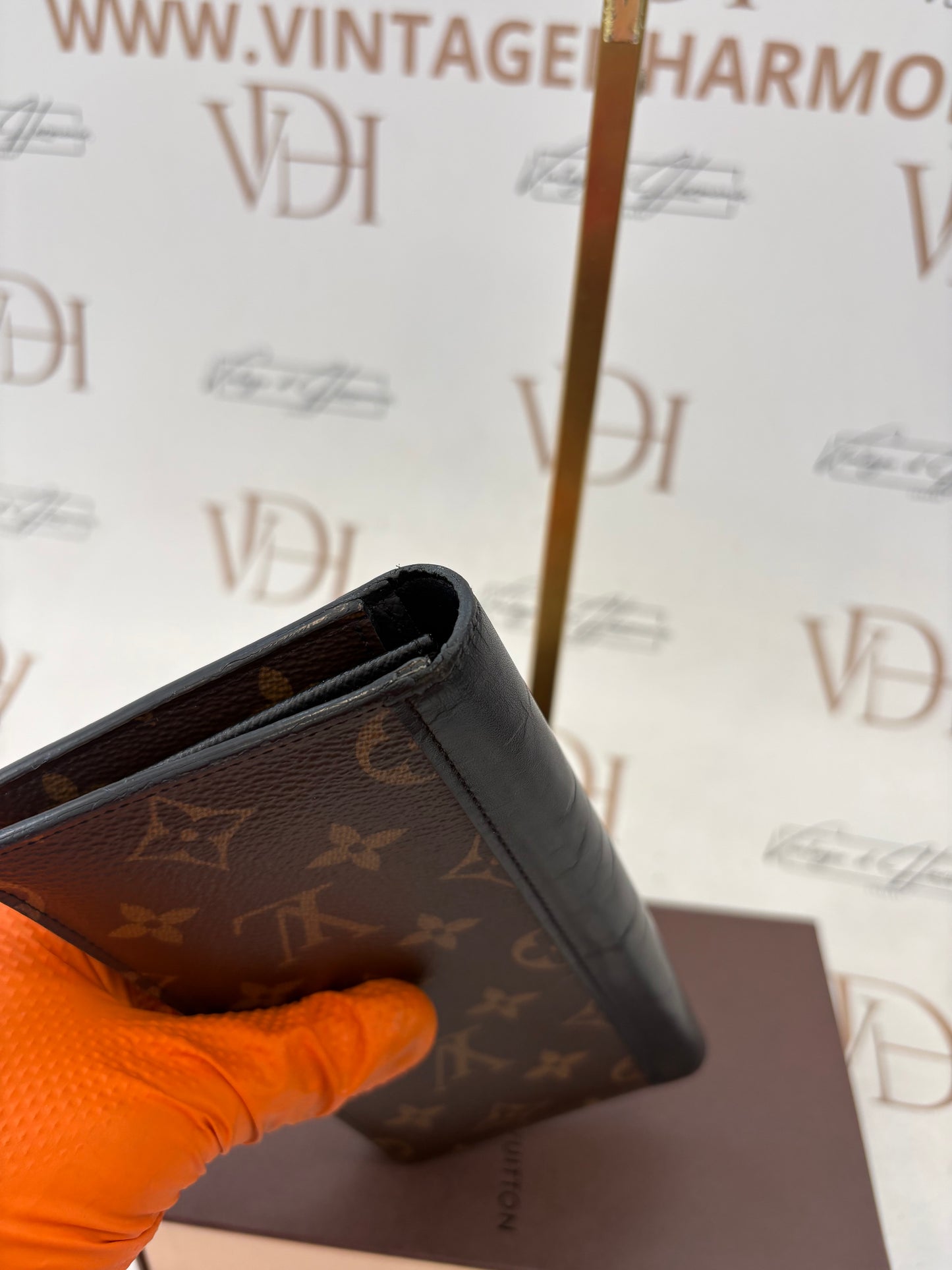 017068 - Louis Vuitton Wallet