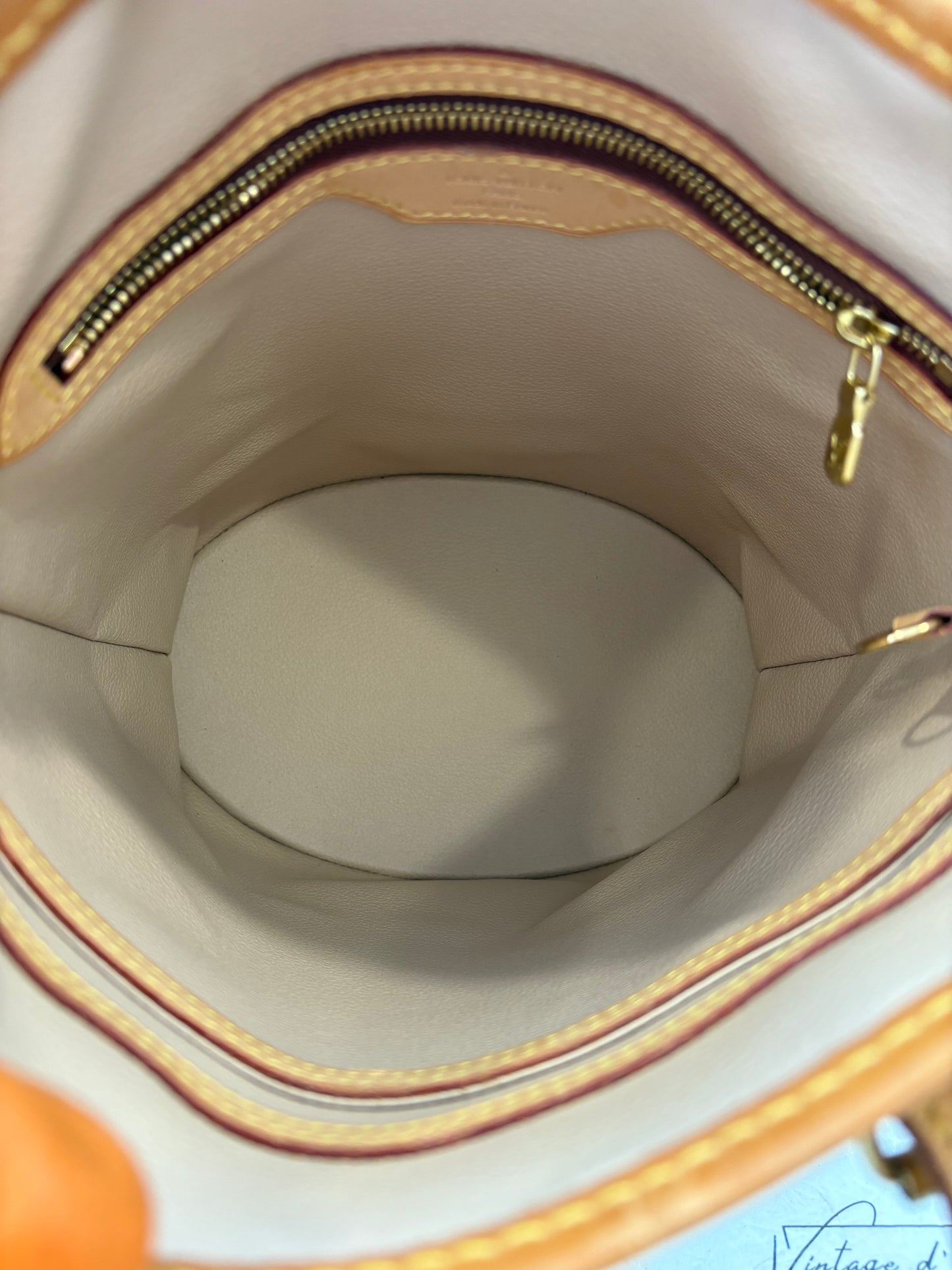 018189 - Louis Vuitton Bucket PM