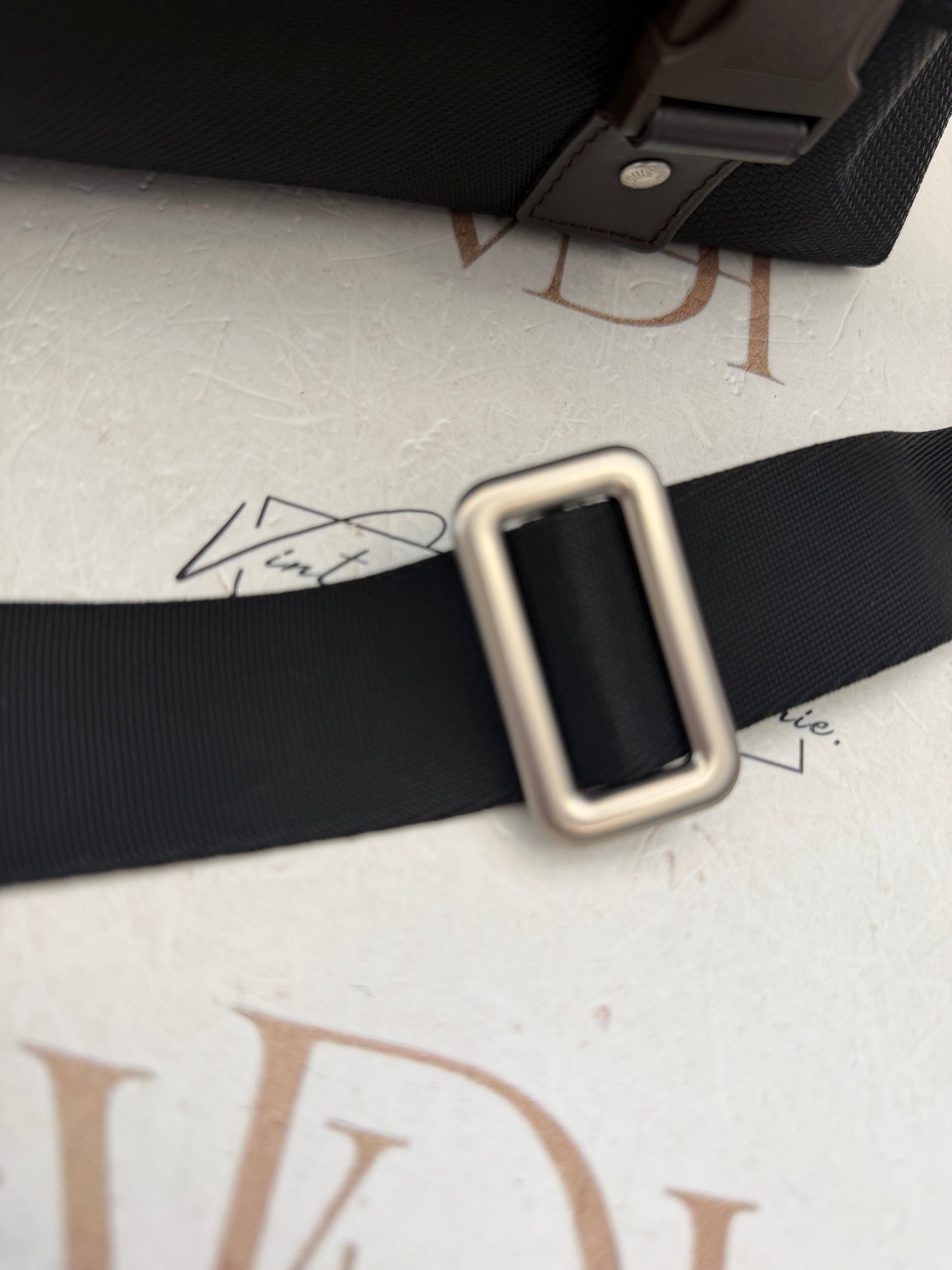 019004 - Louis Vuitton geant roux