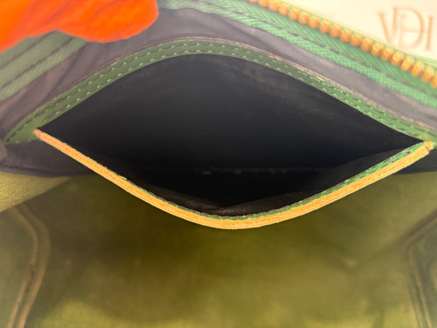 018561 - Louis Vuitton Green Epi Speedy 30