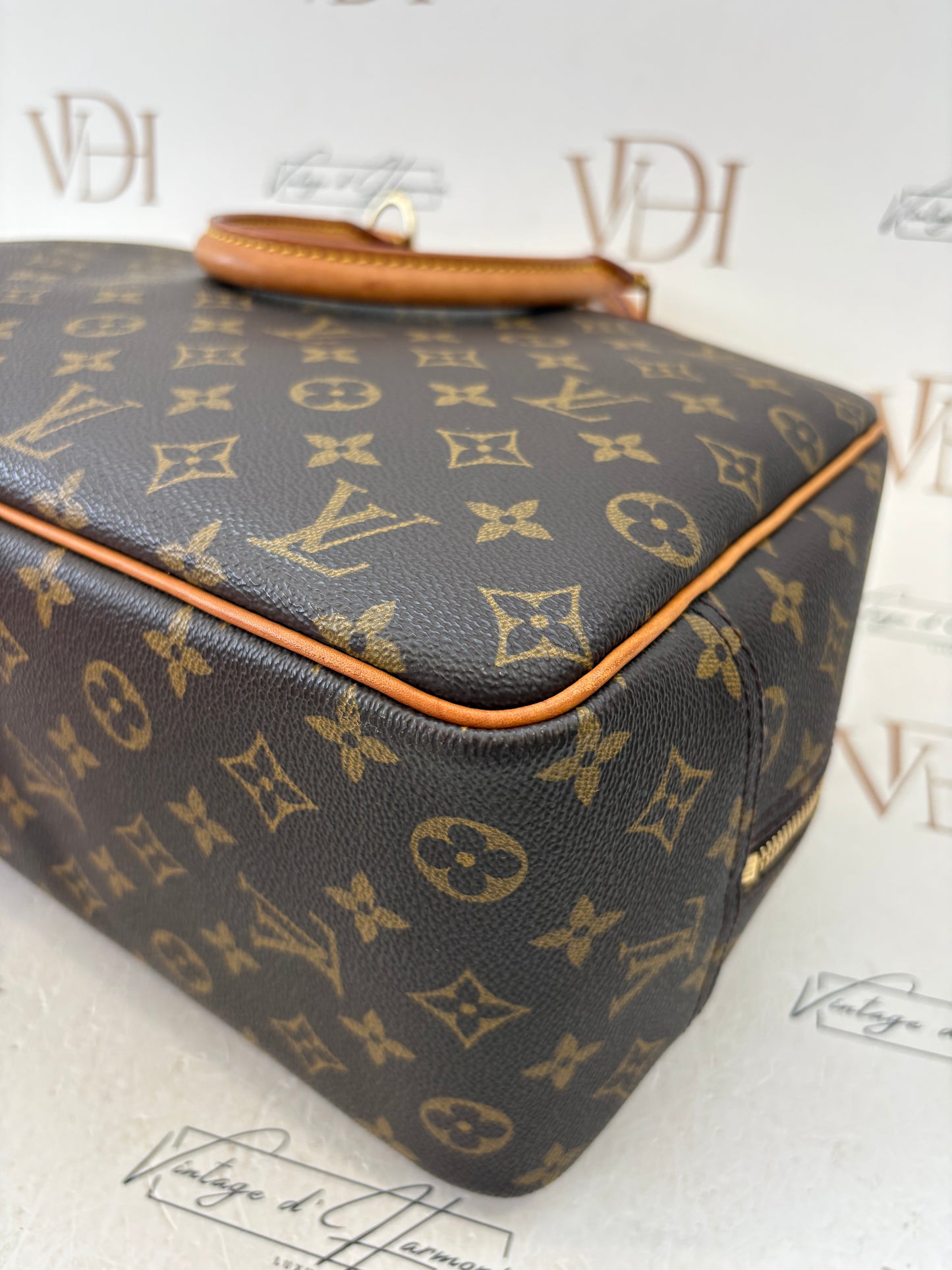 018379 - Louis Vuitton Deauville