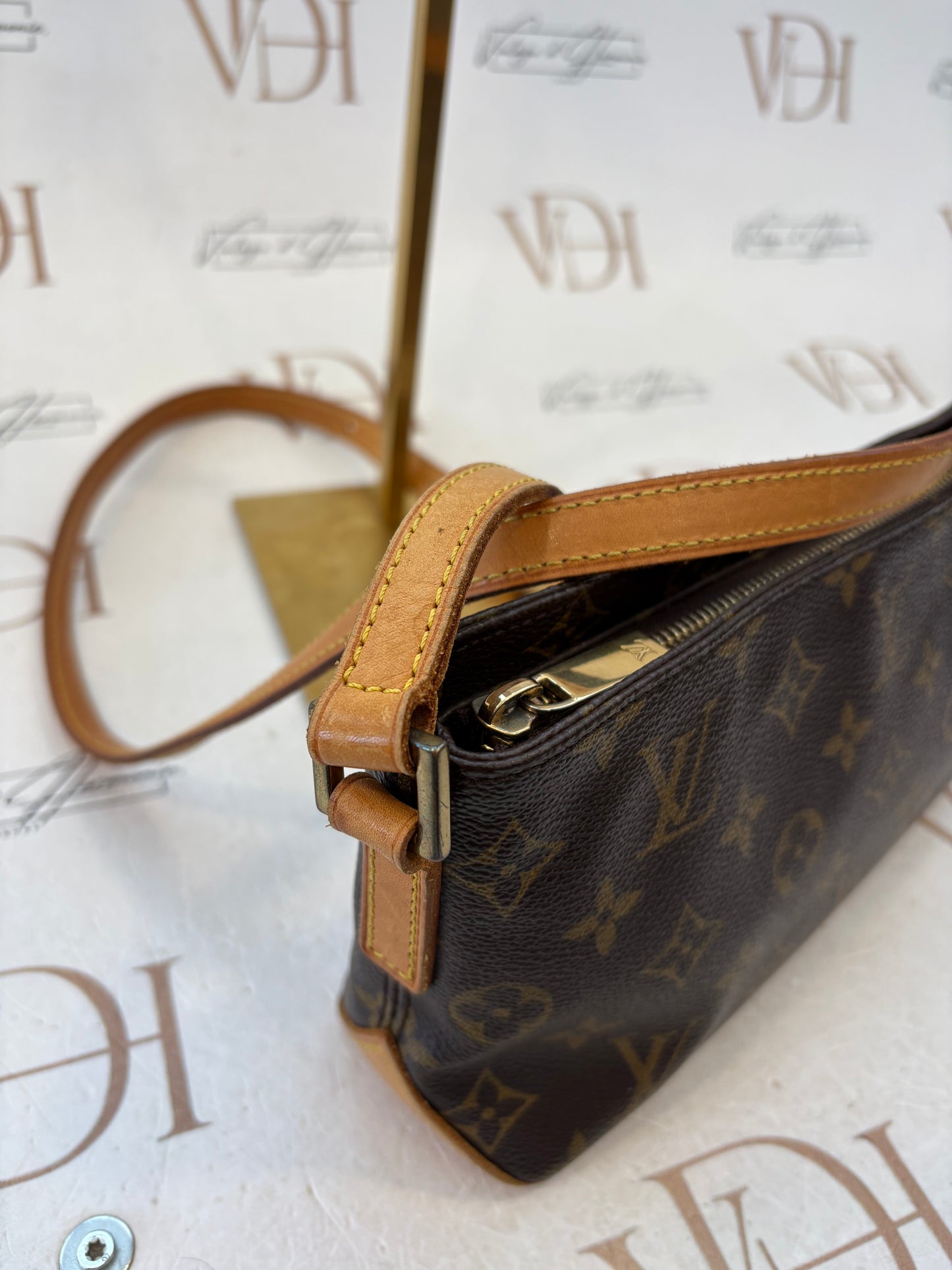 018323 - Louis Vuitton Trotteur