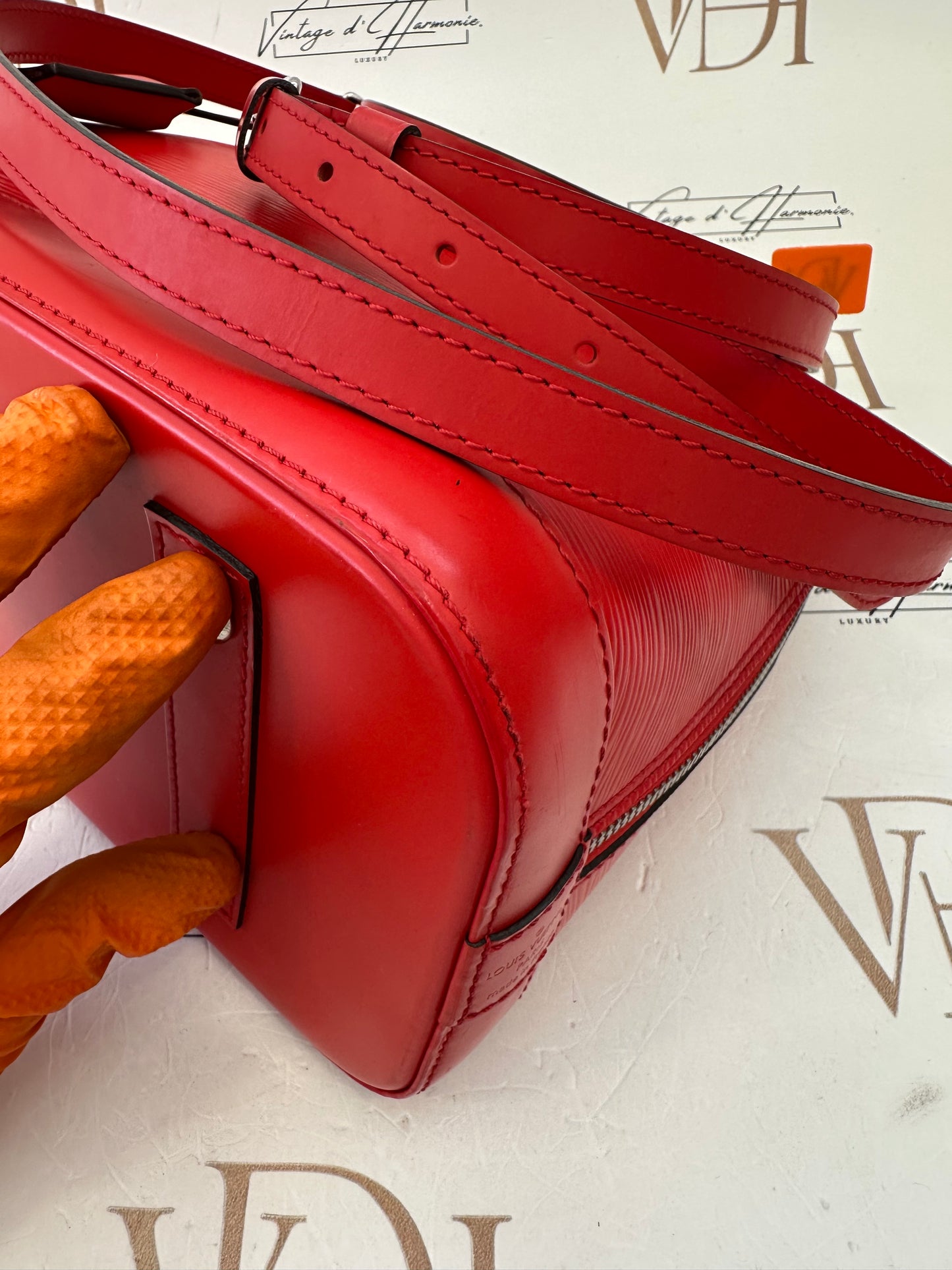 017886 - Louis Vuitton Alma Red Epi