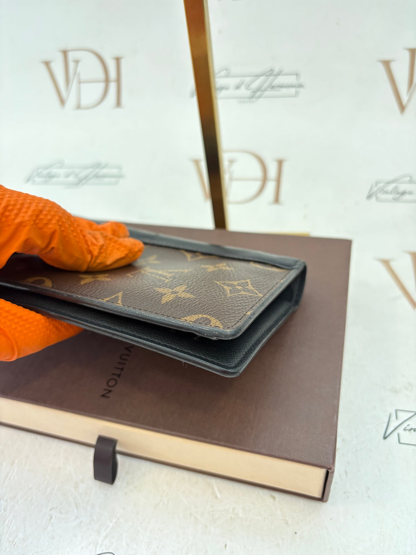 017068 - Louis Vuitton Wallet