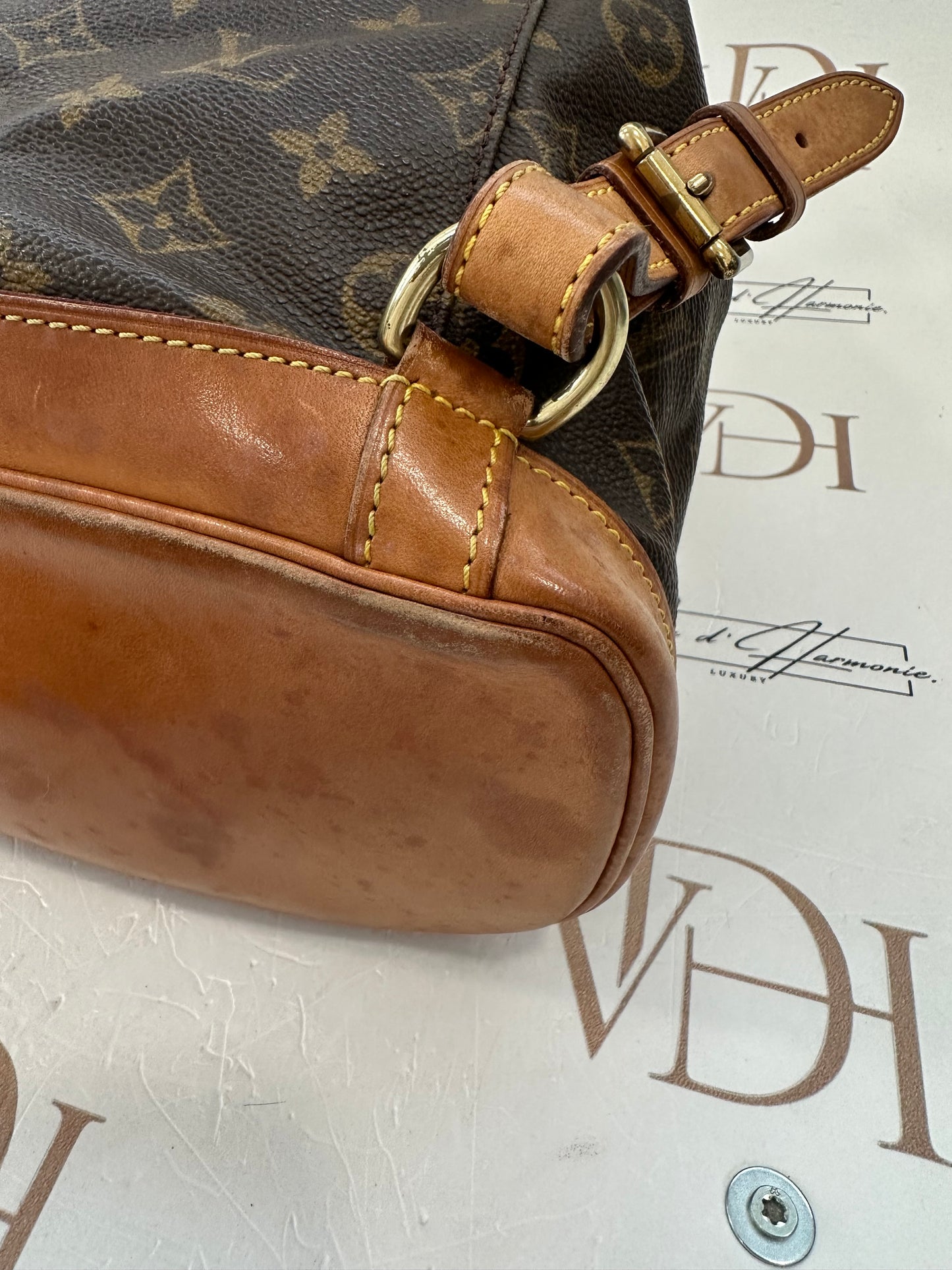 017812 - Louis Vuitton Montsouris MM