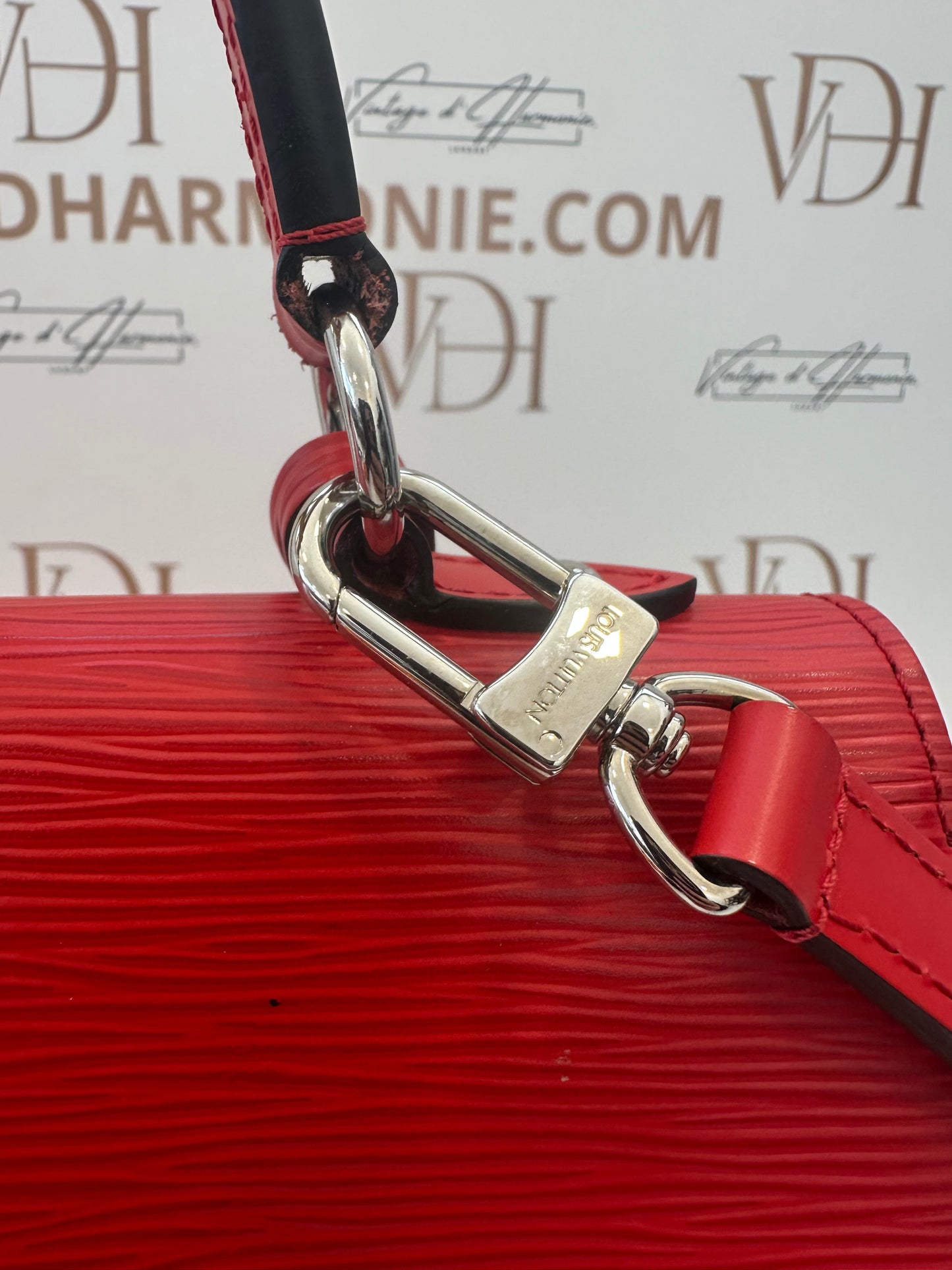 382649 - Louis Vuitton Cluny